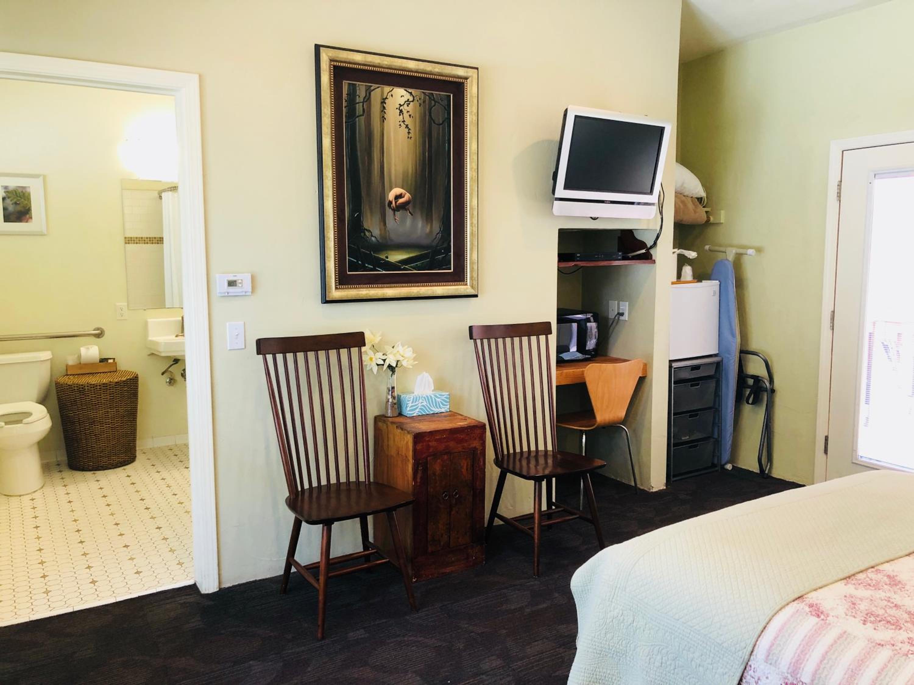 Queen's Inn By The River