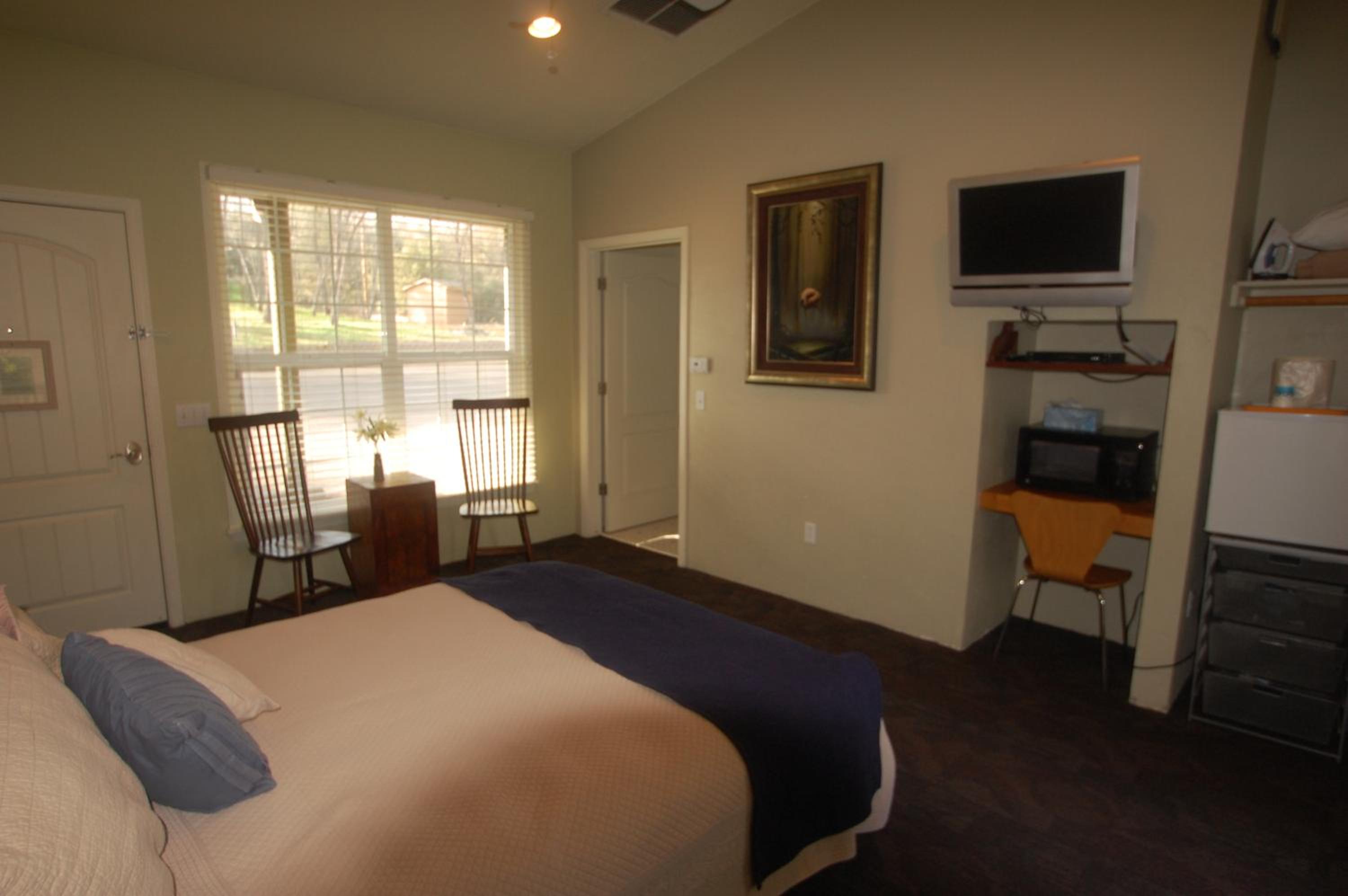 Queen's Inn By The River