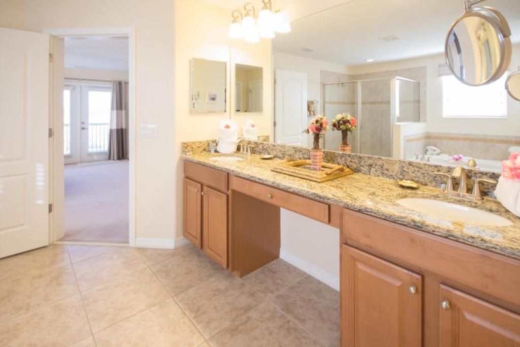 Joanne'S West Haven Villa Home