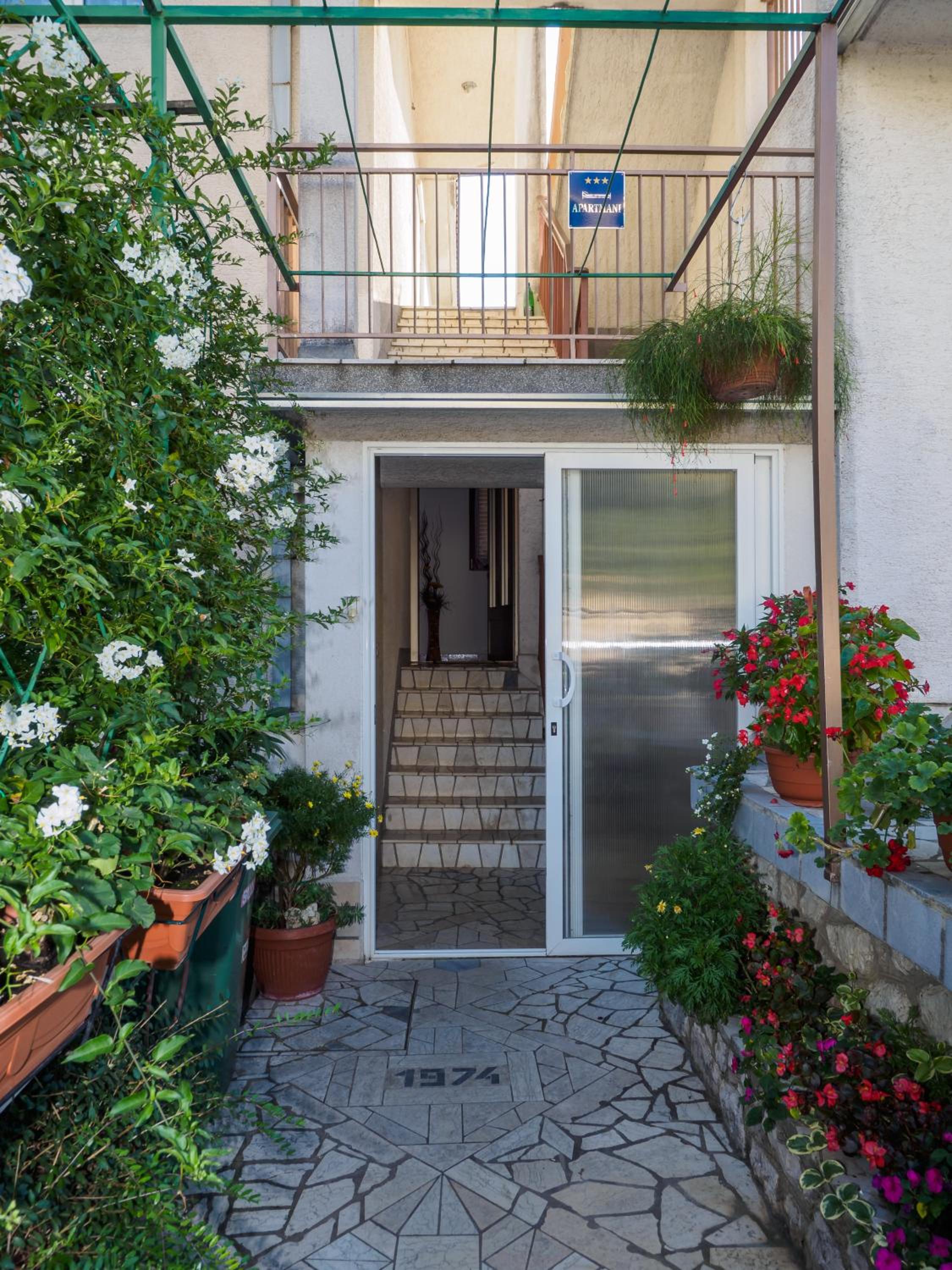 Seaview Apartment with Balcony and Terrace Barac