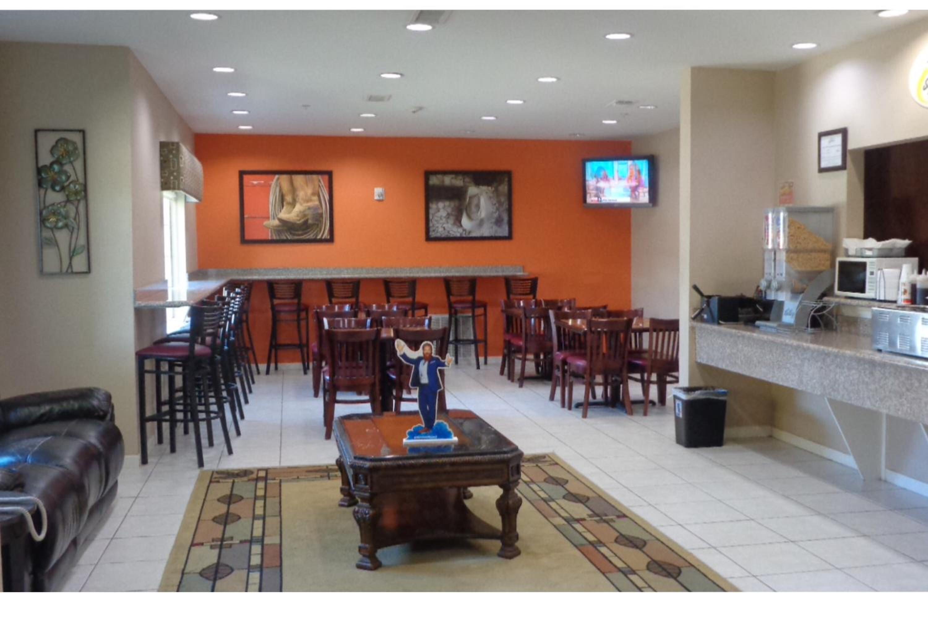 Brenham Vacations - Super 8 by Wyndham Brenham TX - Property Image 11