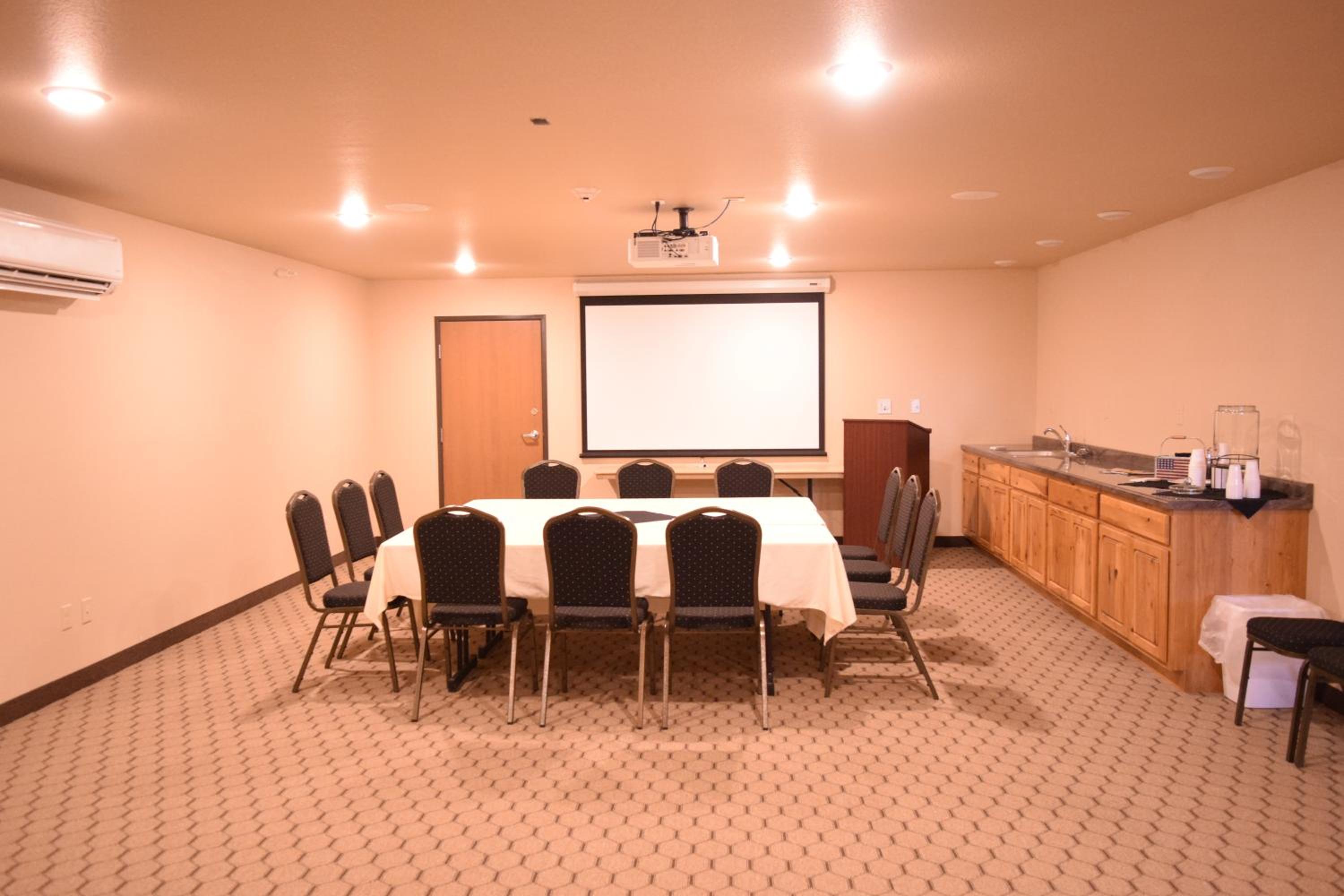 Newcastle Lodge & Convention Center