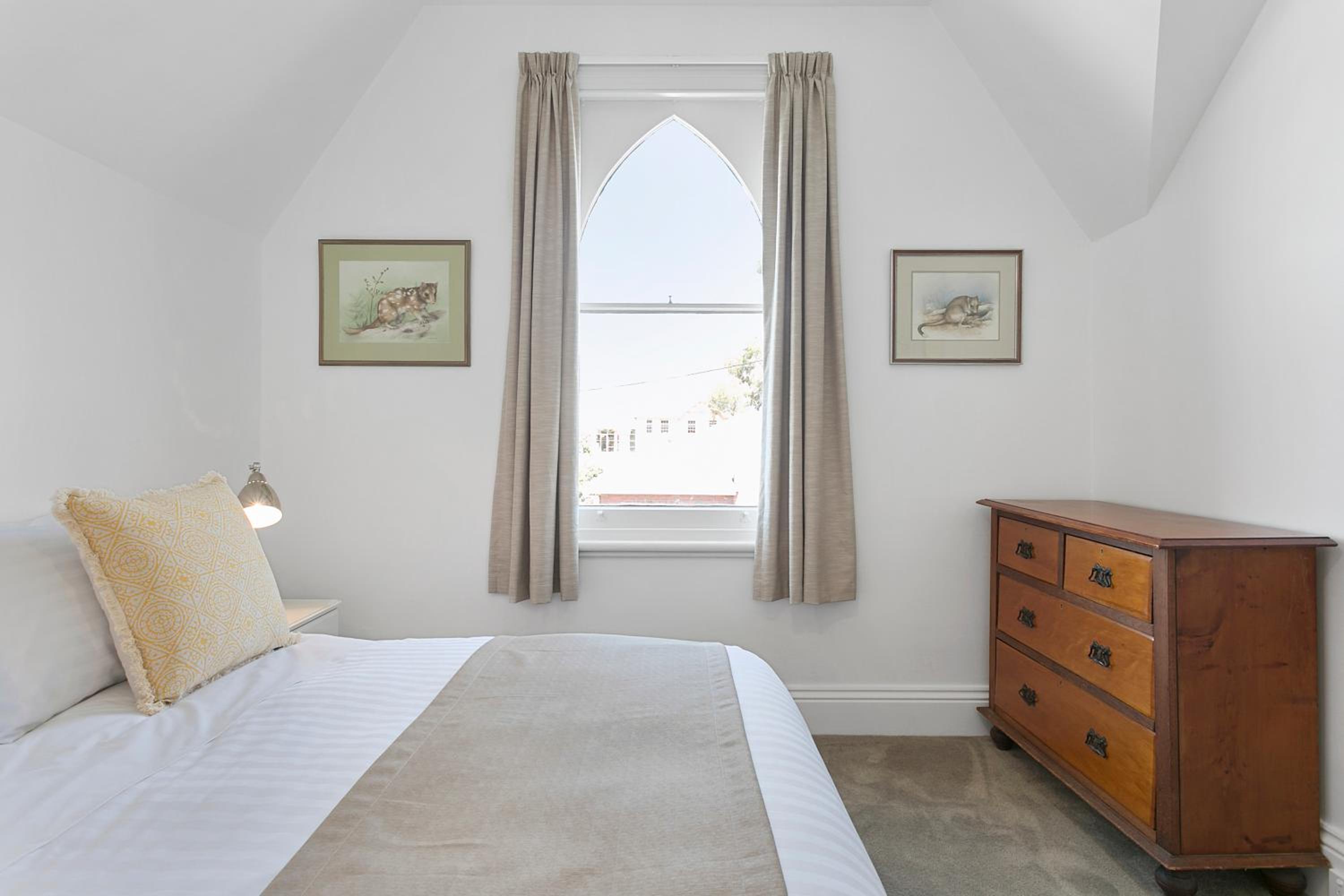 Amberley - circa 1880s Luxury - 5 b'rooms sleeps 9