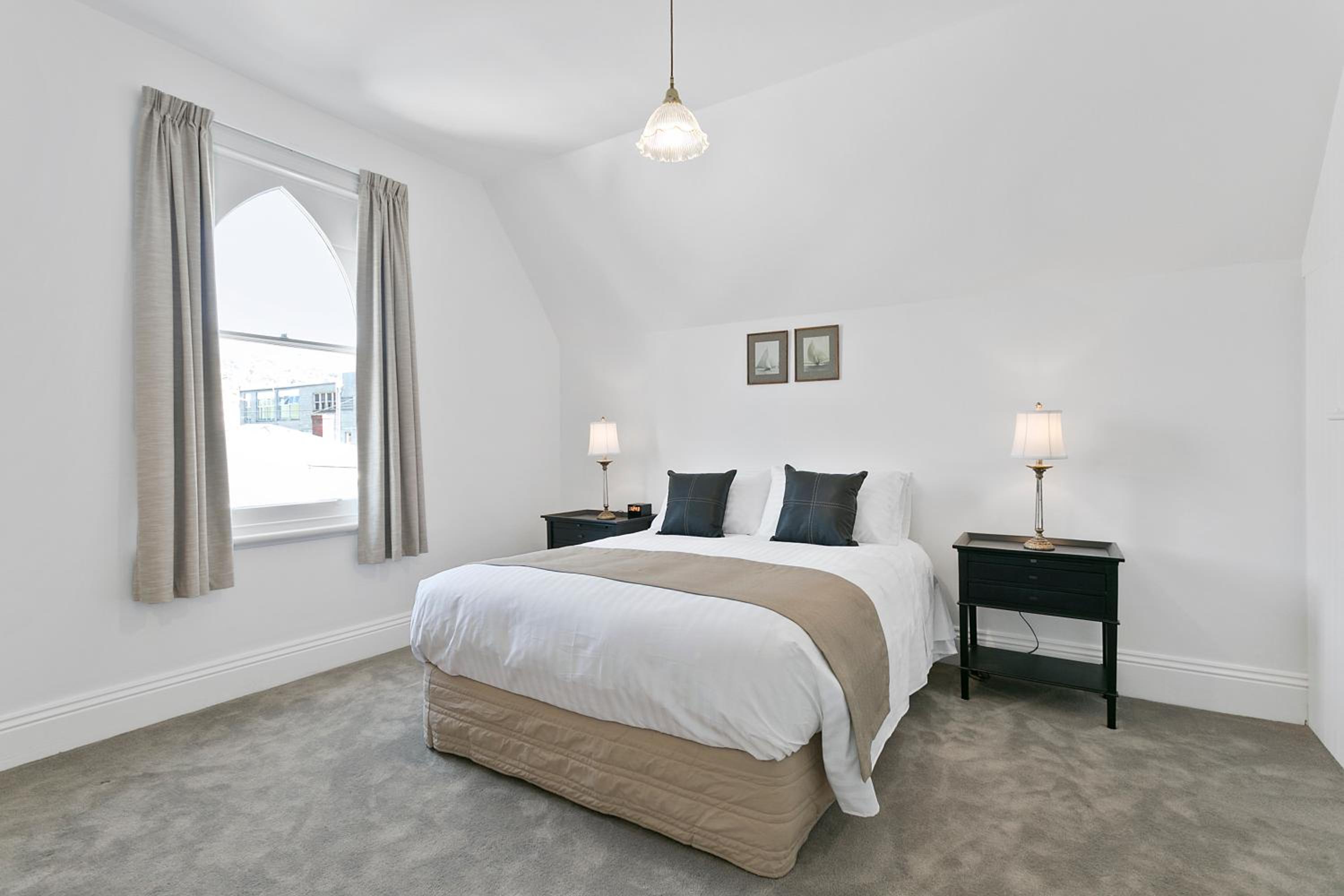 Amberley - circa 1880s Luxury - 5 b'rooms sleeps 9
