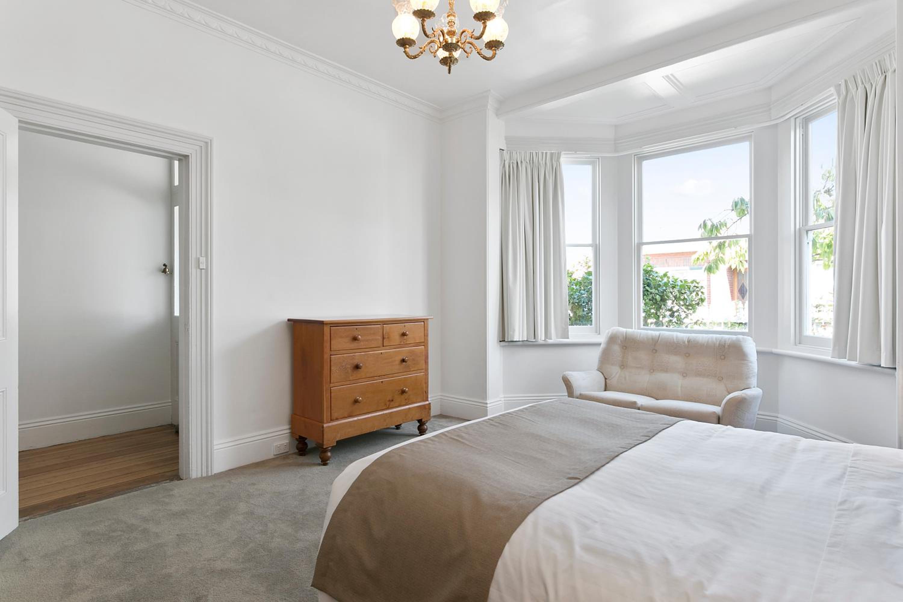 Amberley - circa 1880s Luxury - 5 b'rooms sleeps 9
