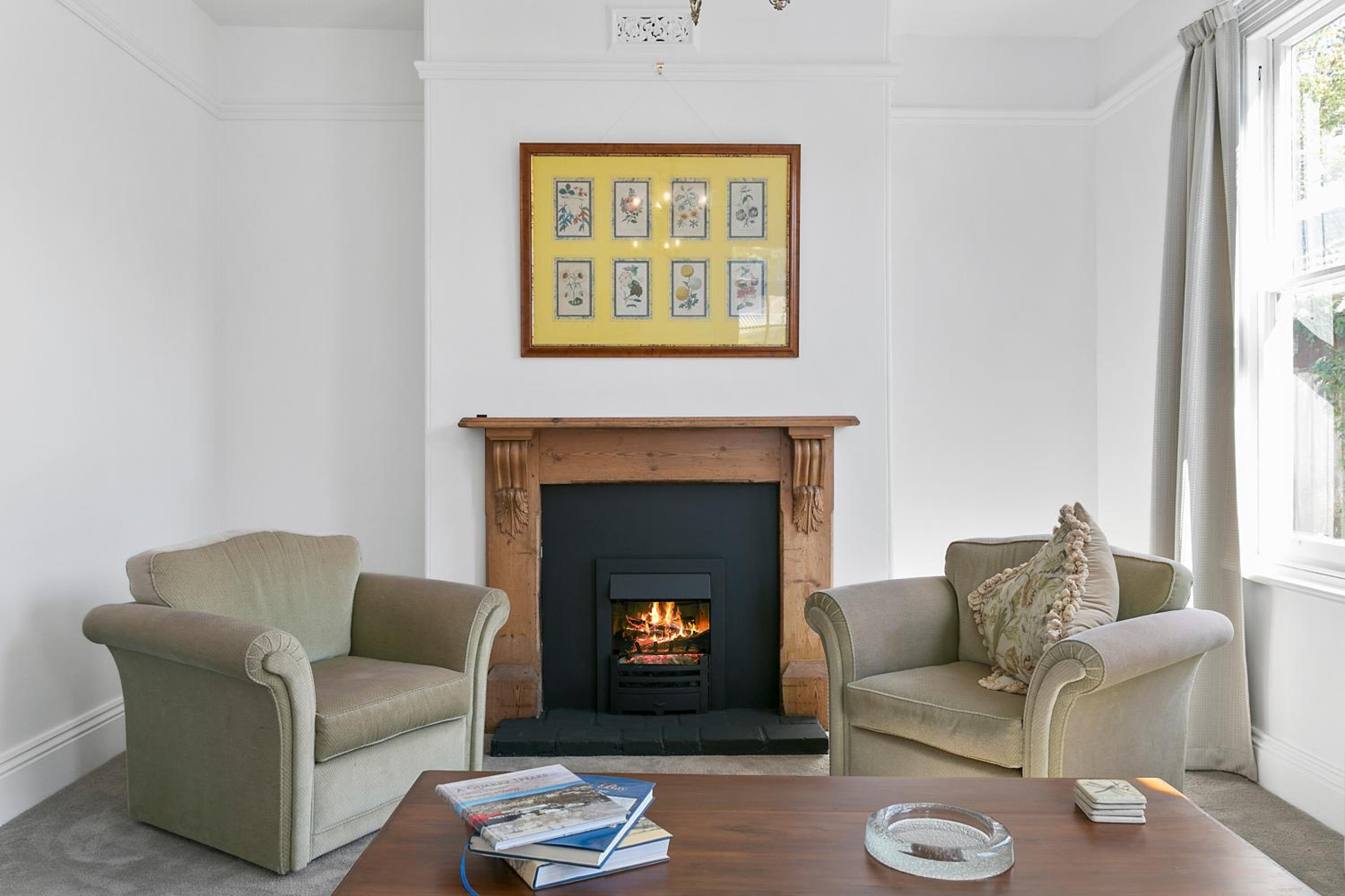 Amberley - circa 1880s Luxury - 5 b'rooms sleeps 9