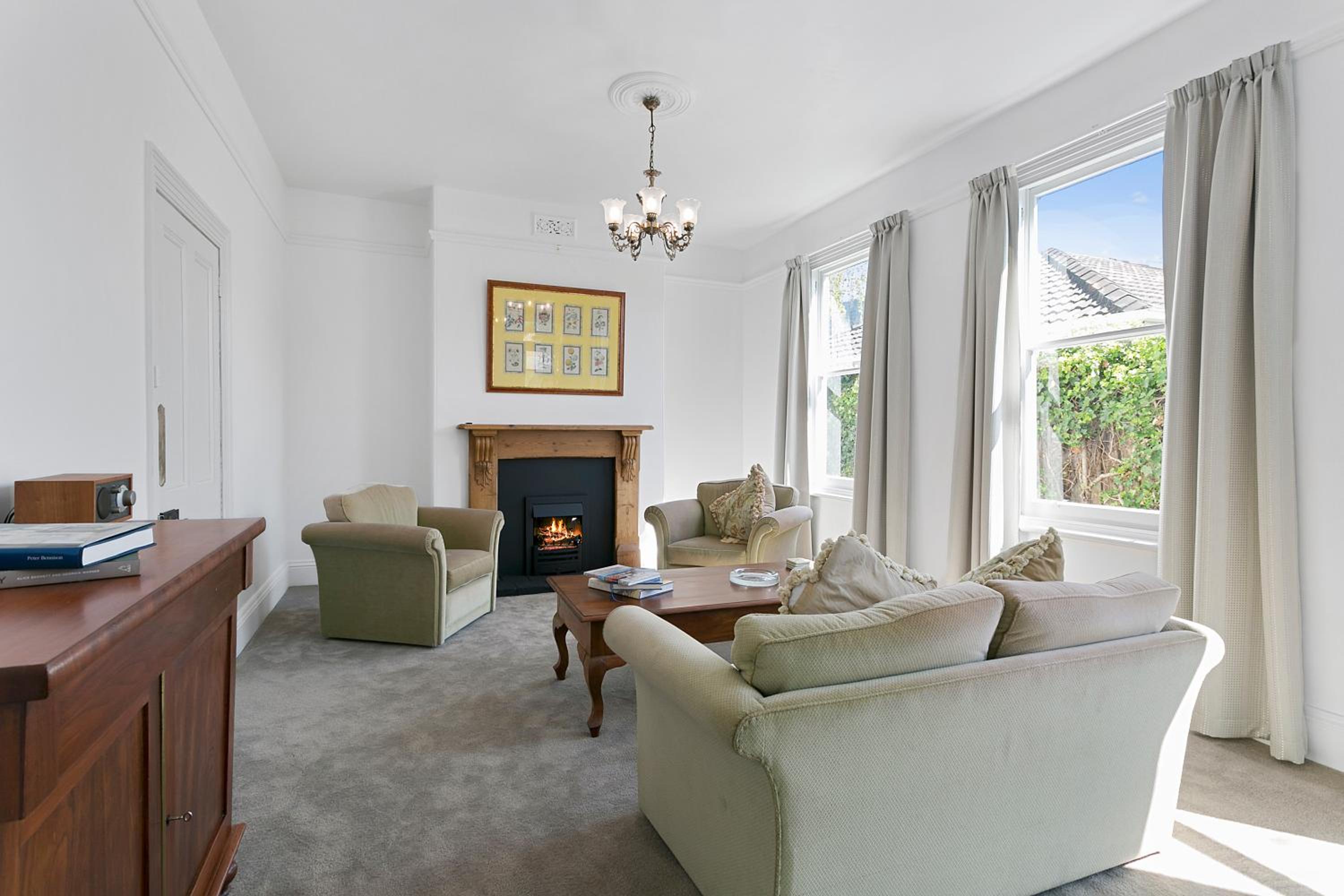 Amberley - circa 1880s Luxury - 5 b'rooms sleeps 9