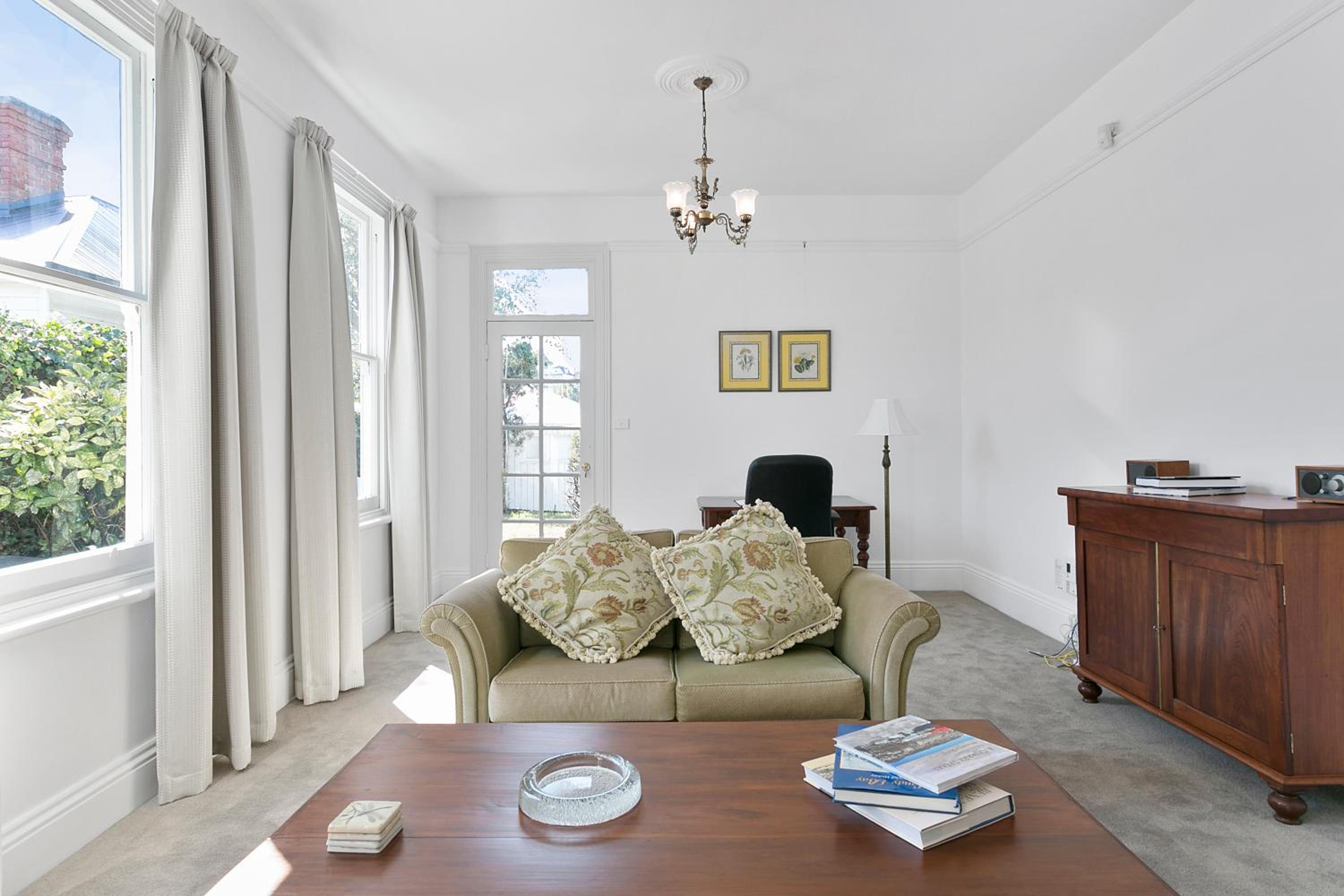 Amberley - circa 1880s Luxury - 5 b'rooms sleeps 9