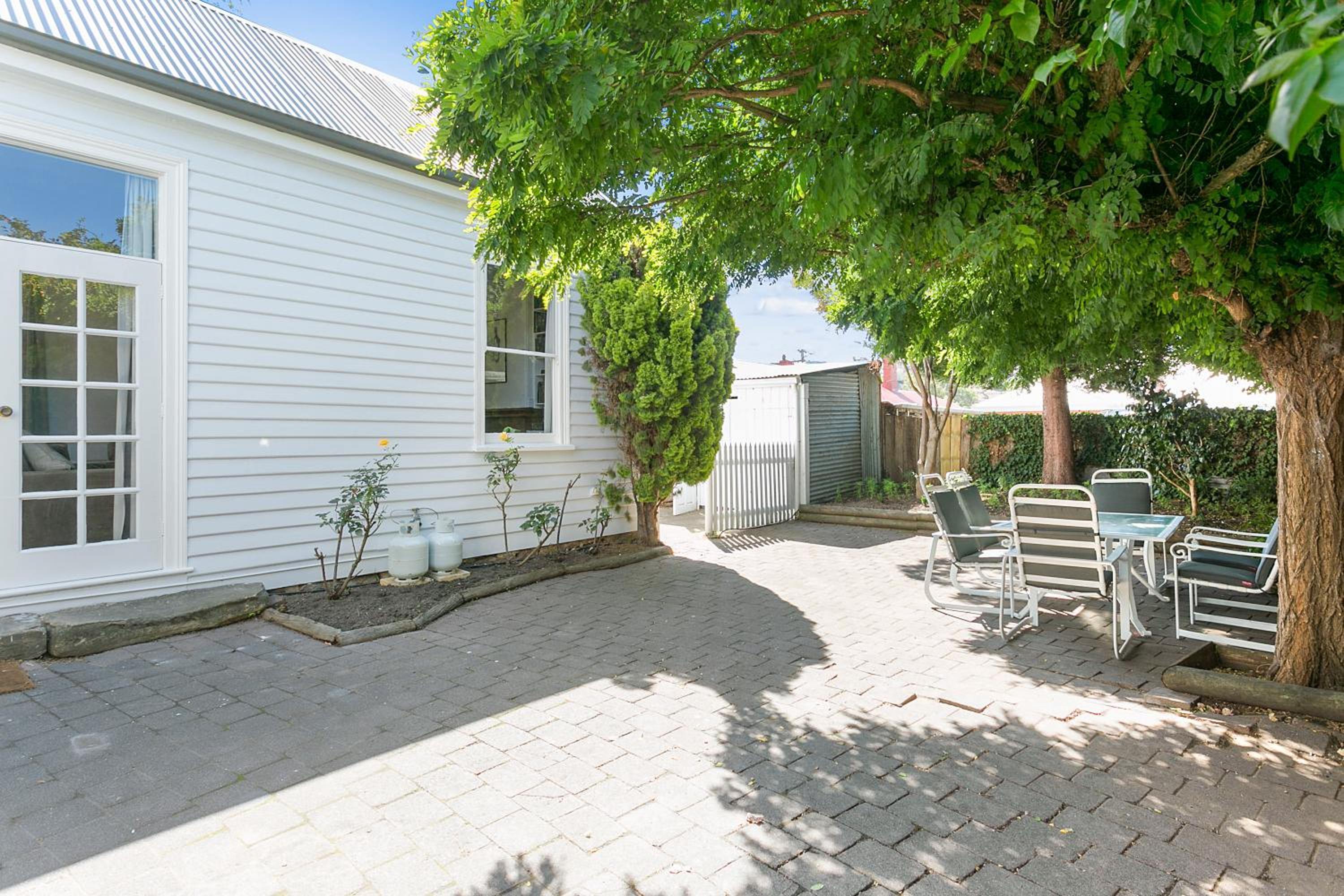Amberley - circa 1880s Luxury - 5 b'rooms sleeps 9