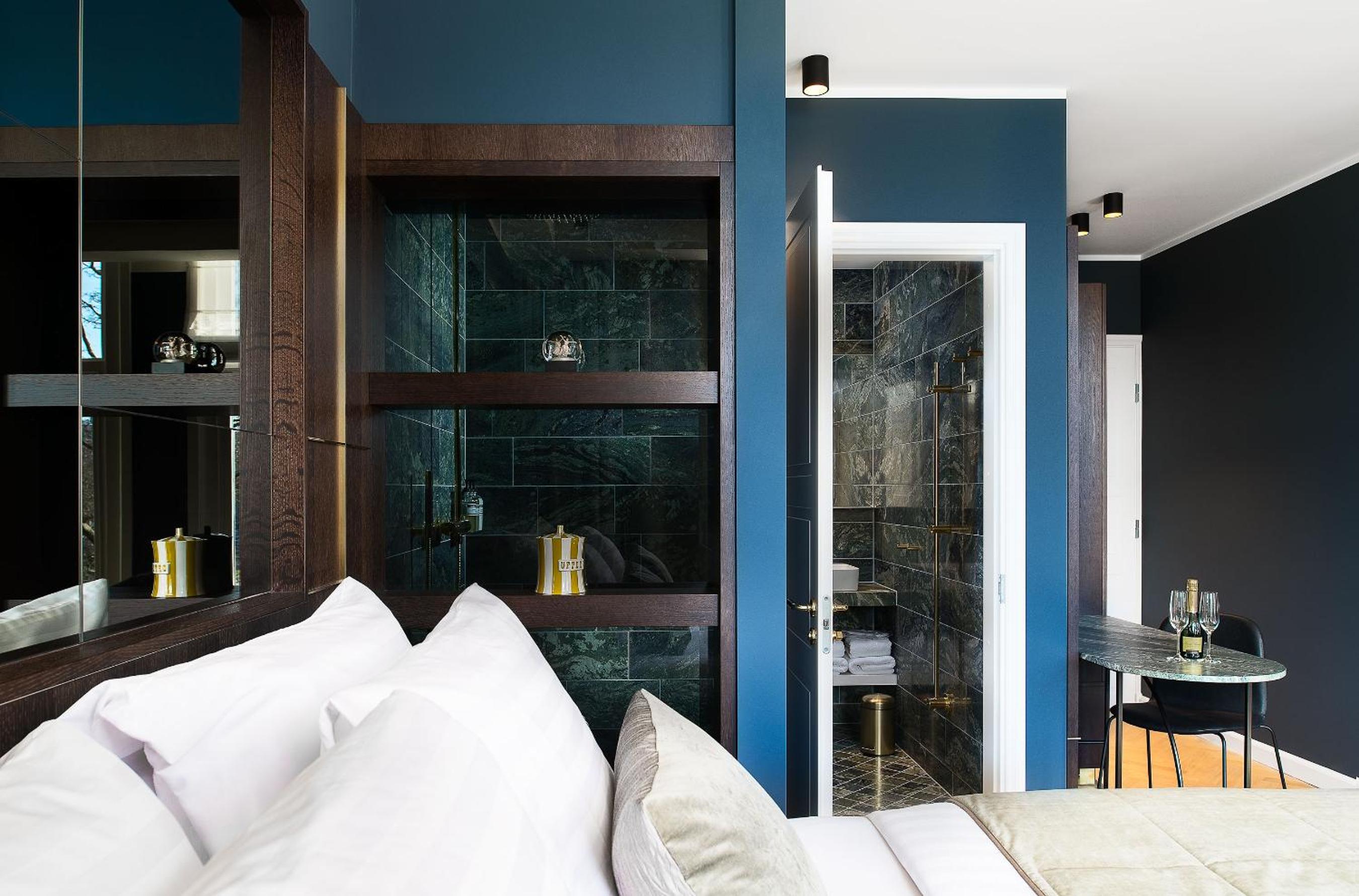 Spinoza Suites