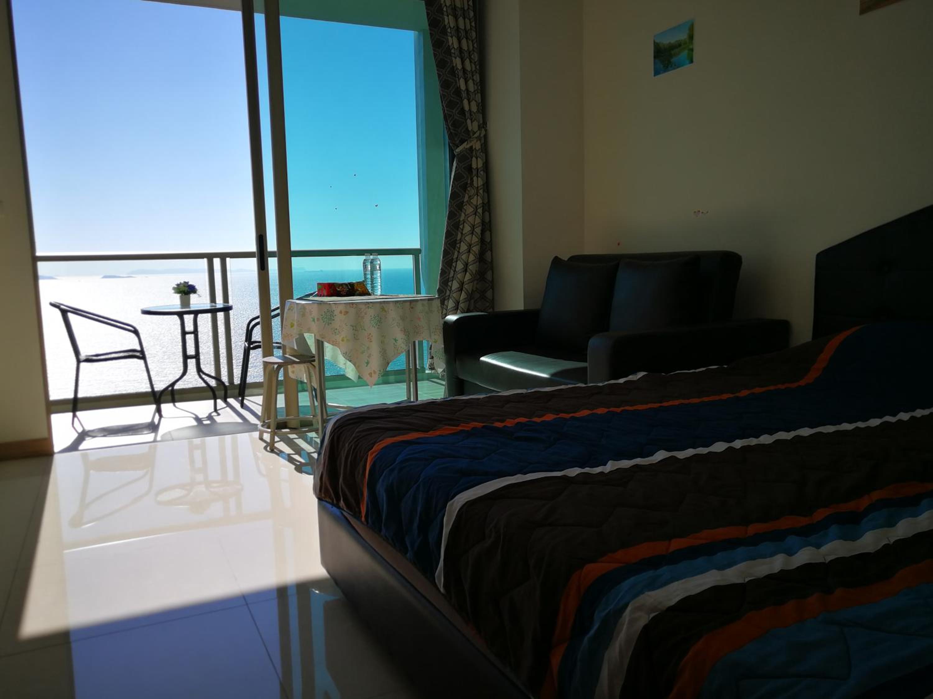 The Riviera Wongamat Hong Apartment