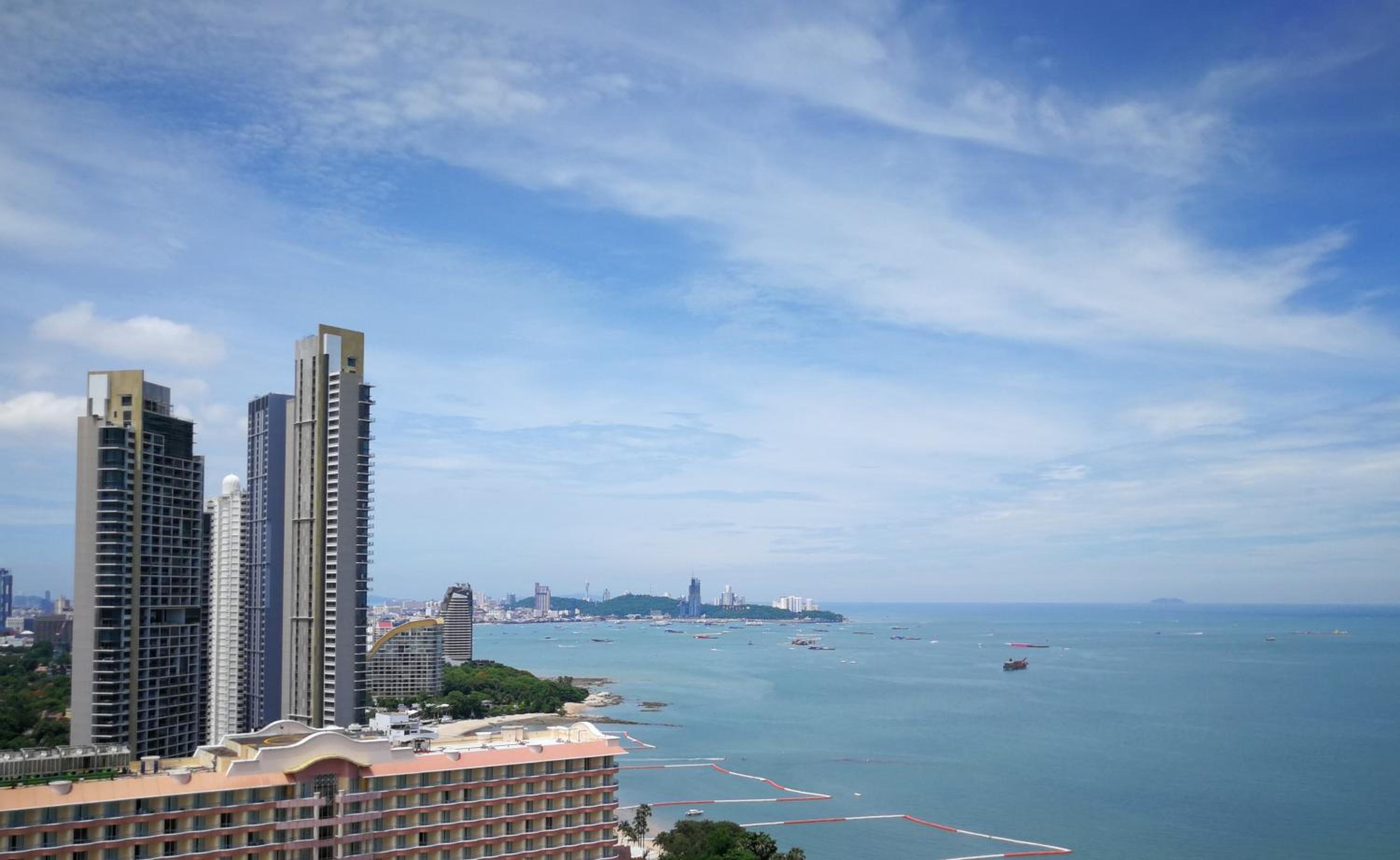 The Riviera Wongamat Hong Apartment