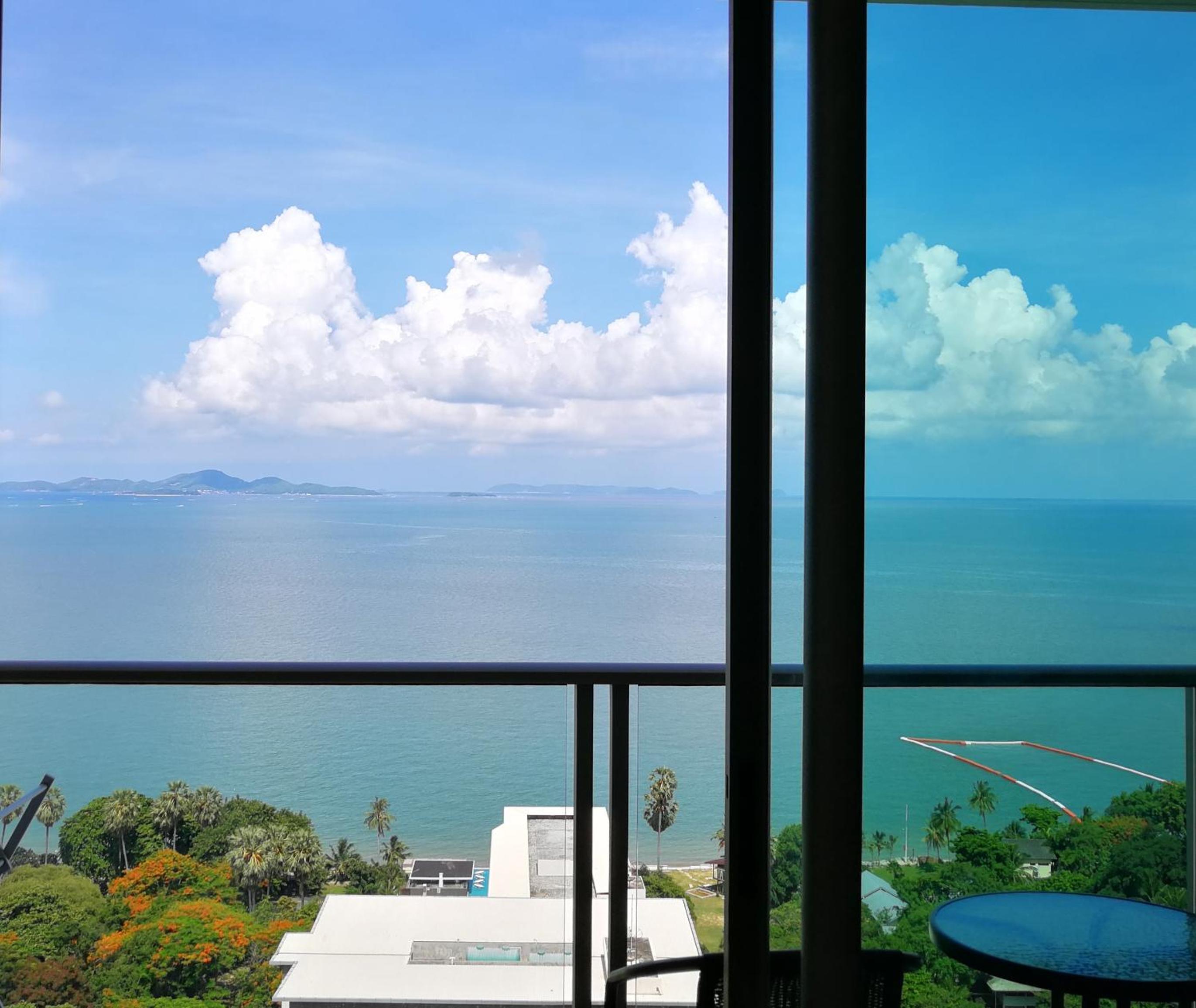 The Riviera Wongamat Hong Apartment