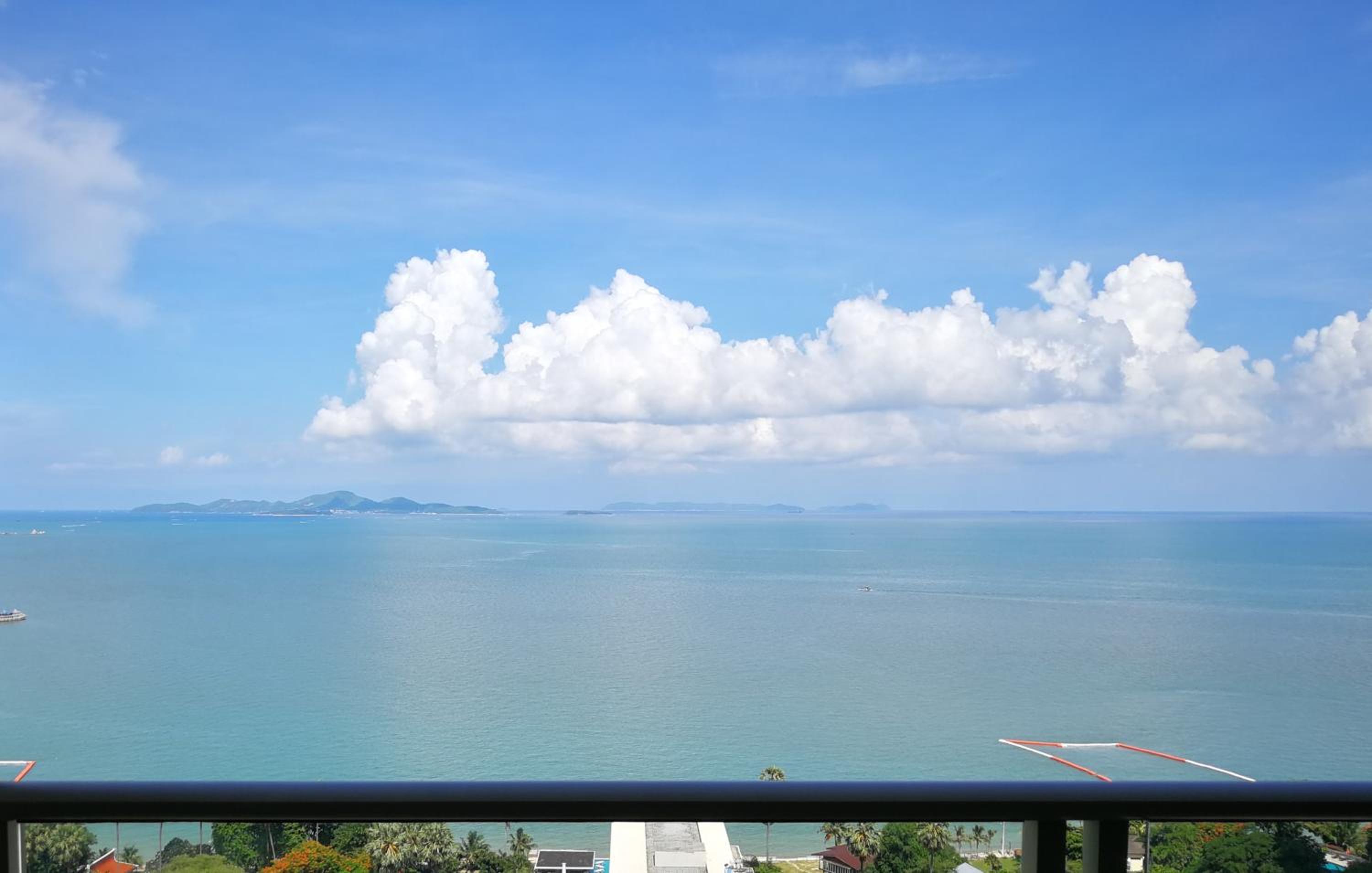 The Riviera Wongamat Hong Apartment