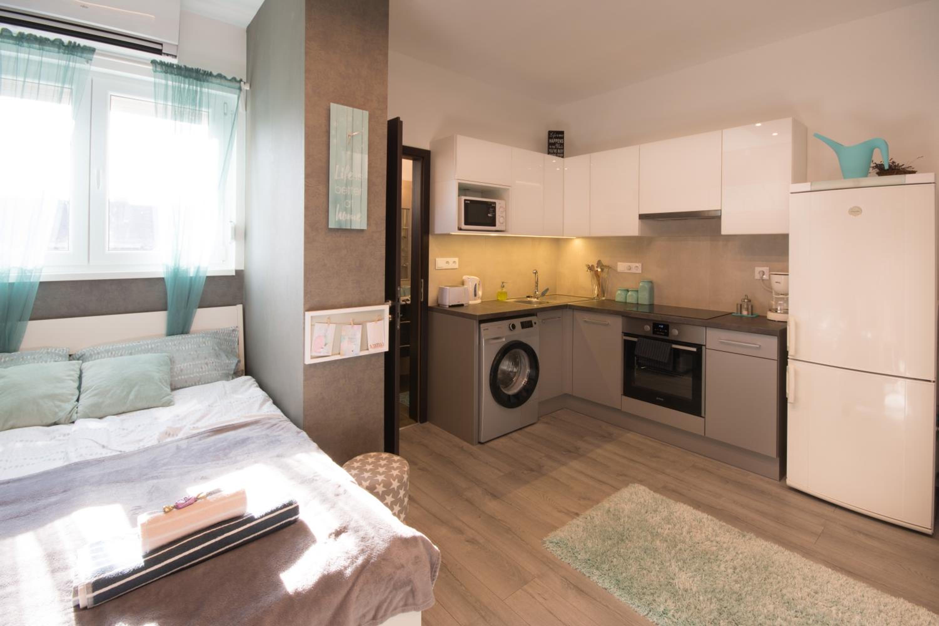 Petra's Tranquil Nest in Downtown Budapest