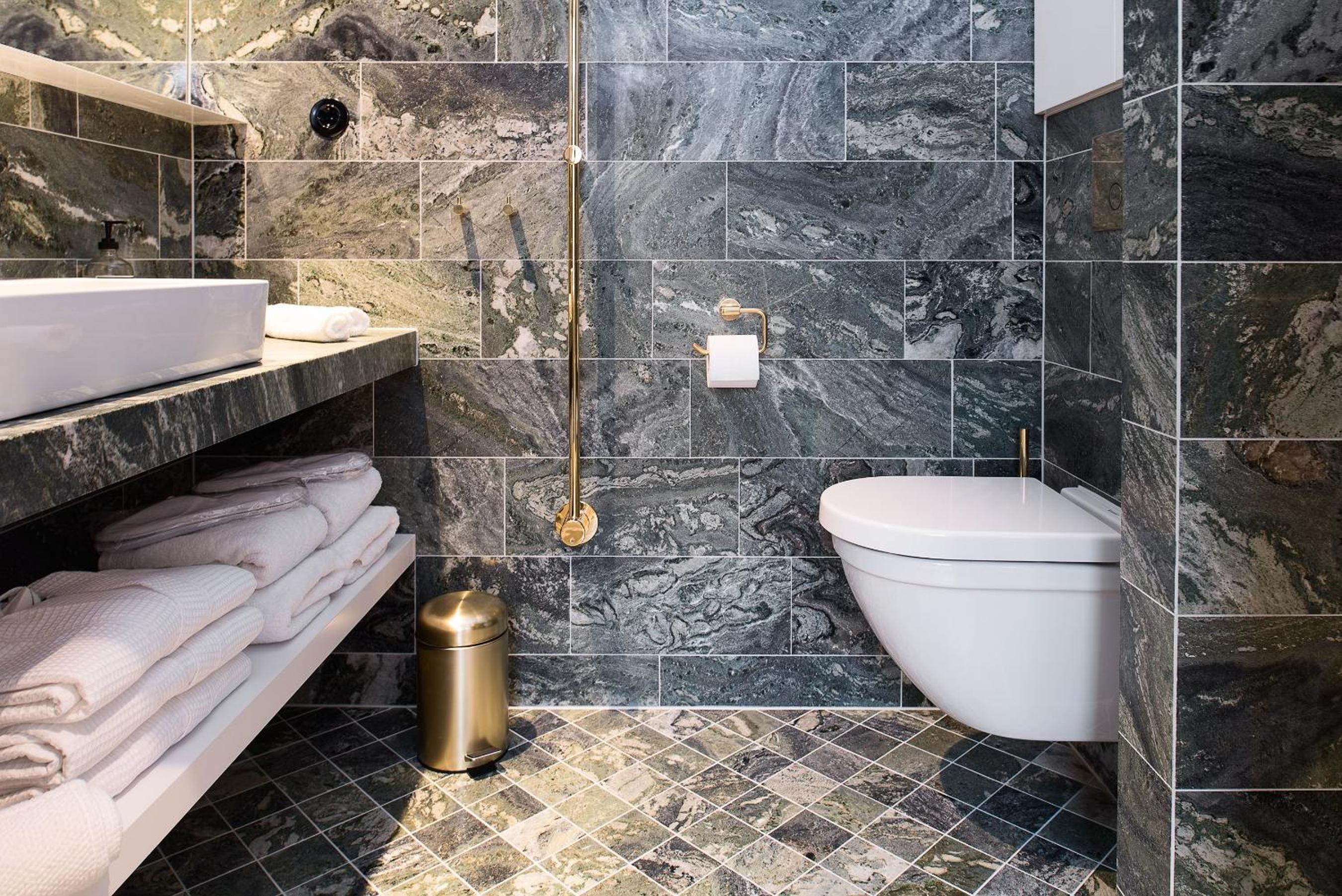 Spinoza Suites