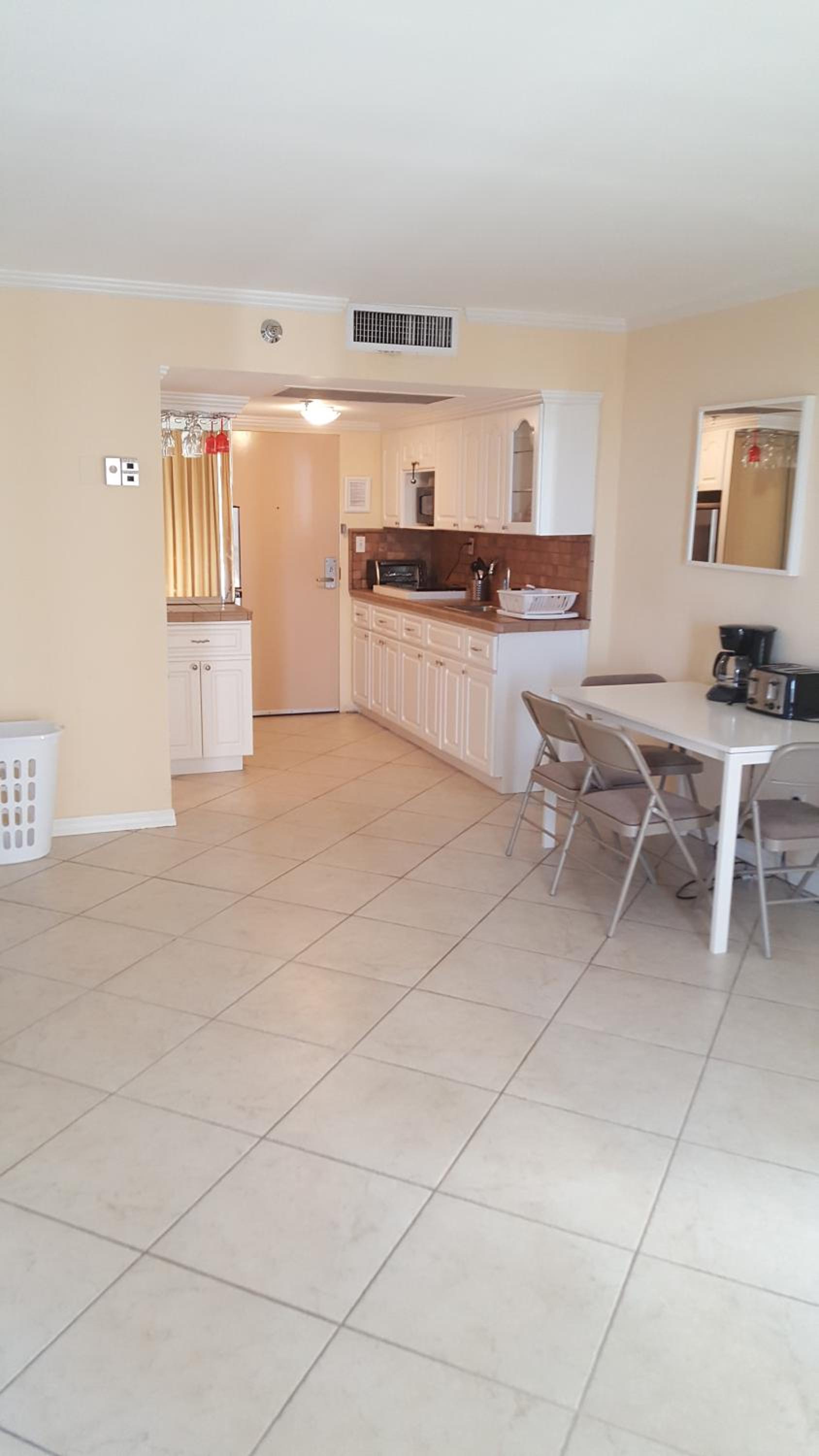 Top floor oceanfront Miami Direct Access to the beach