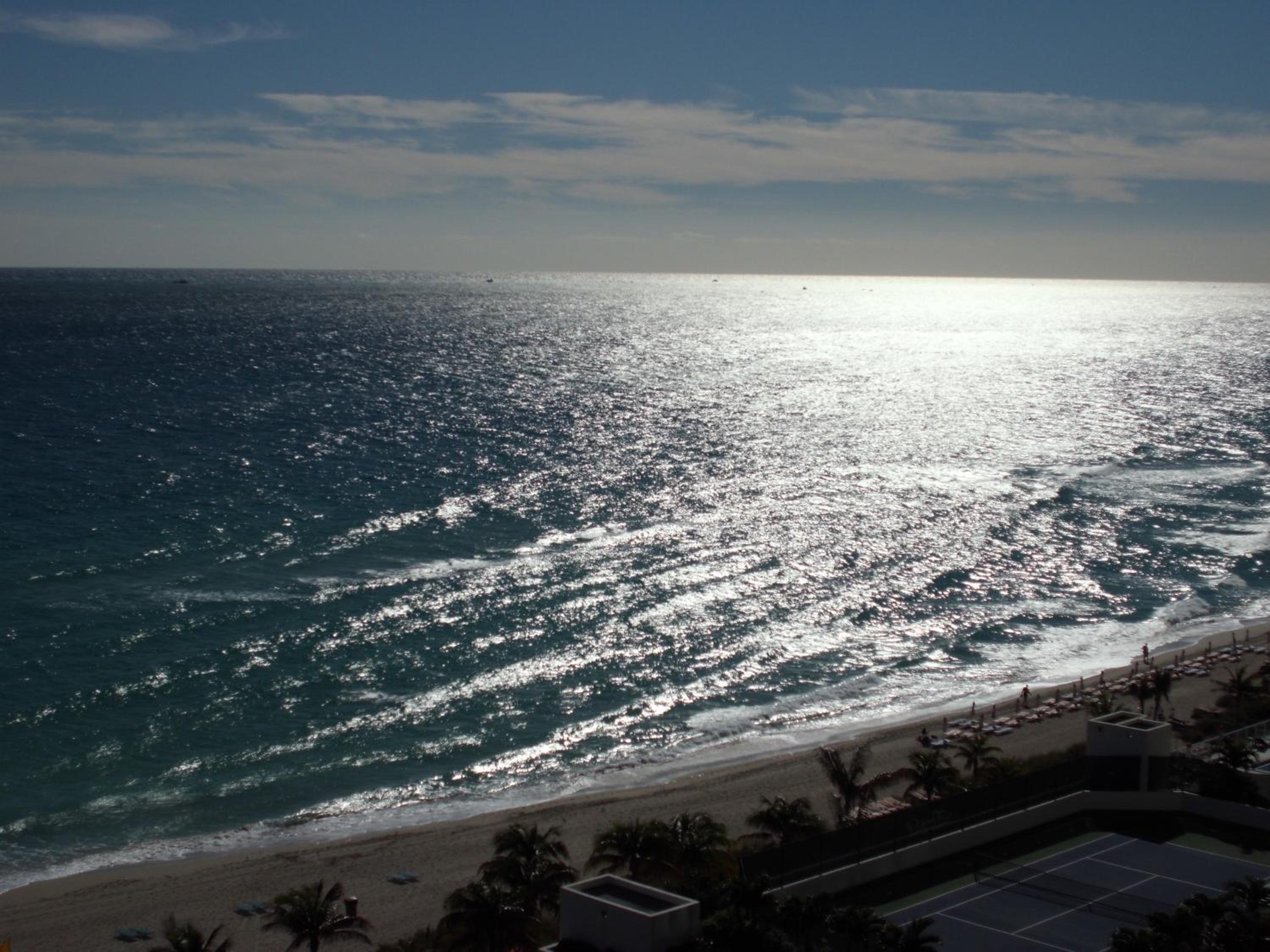 Top floor oceanfront Miami Direct Access to the beach