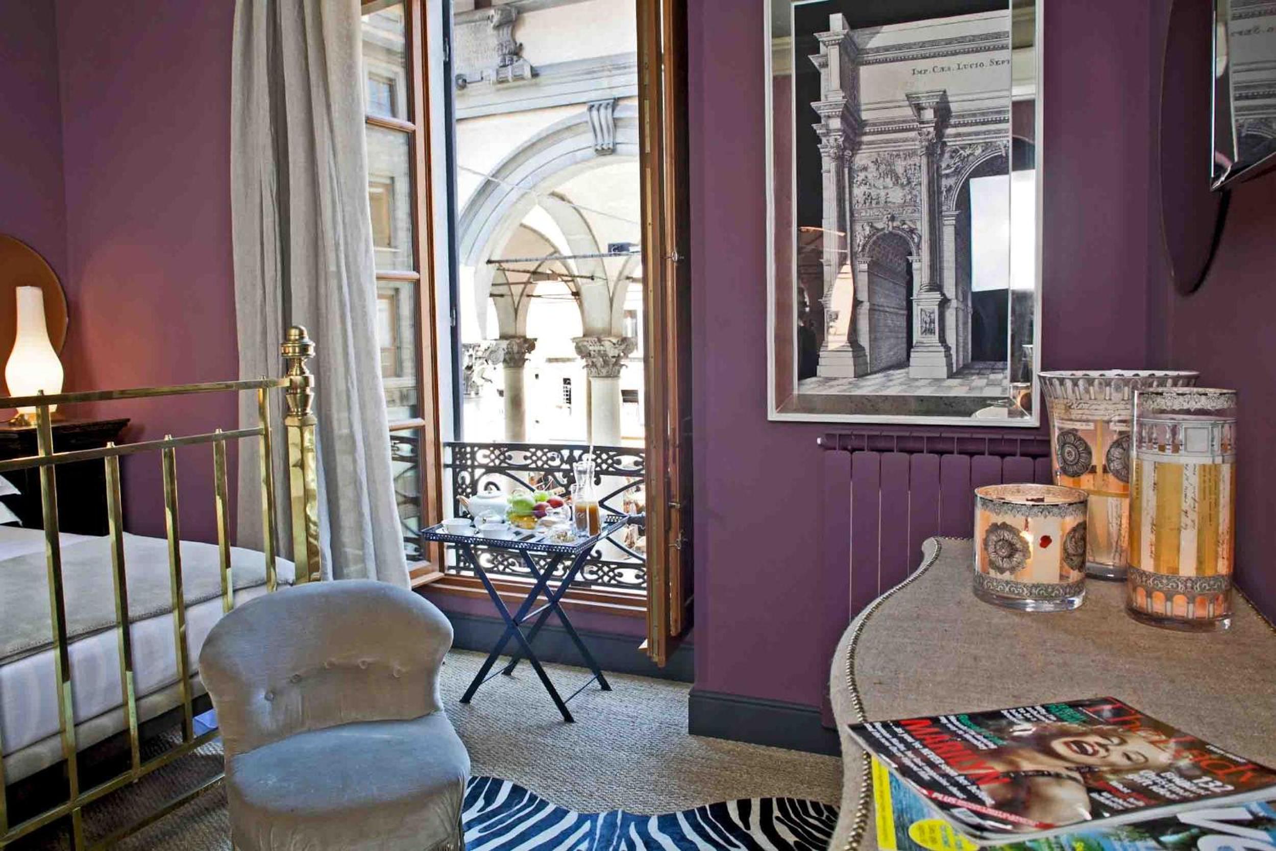 Porcellino Gallery Art Boutique BB