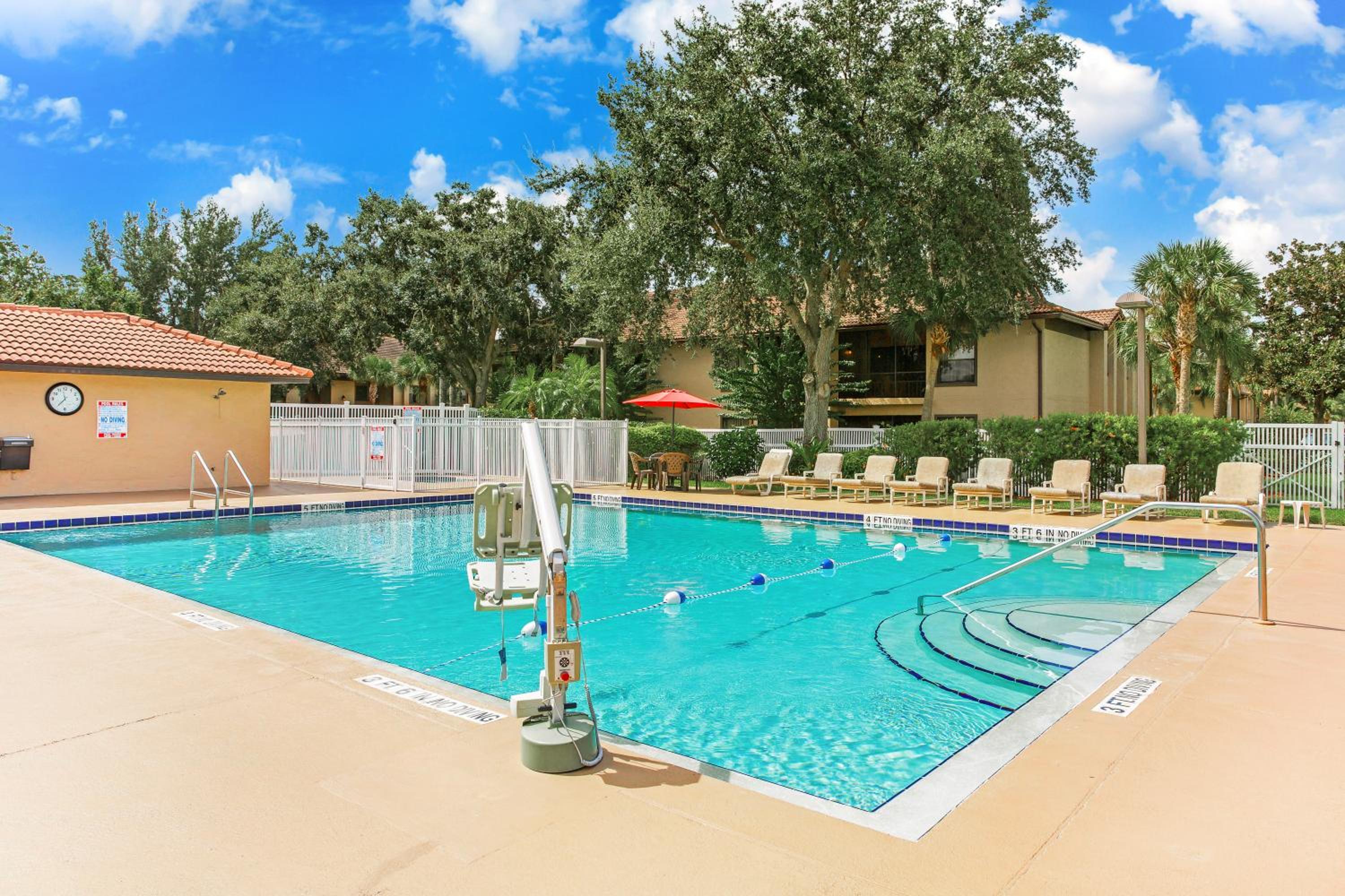 Alhambra Villas