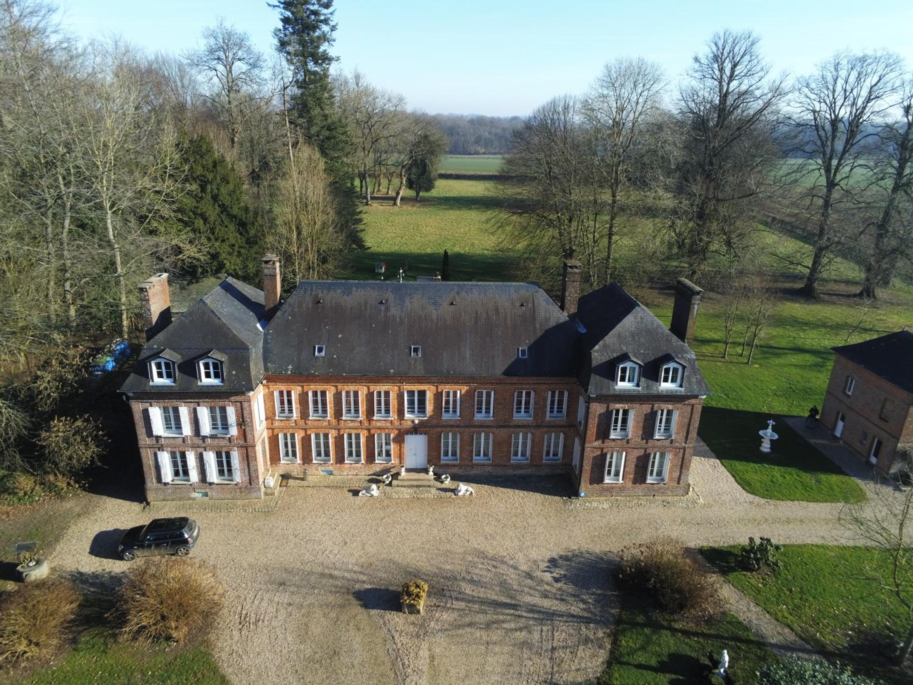 Chateau De Grosfy view 5