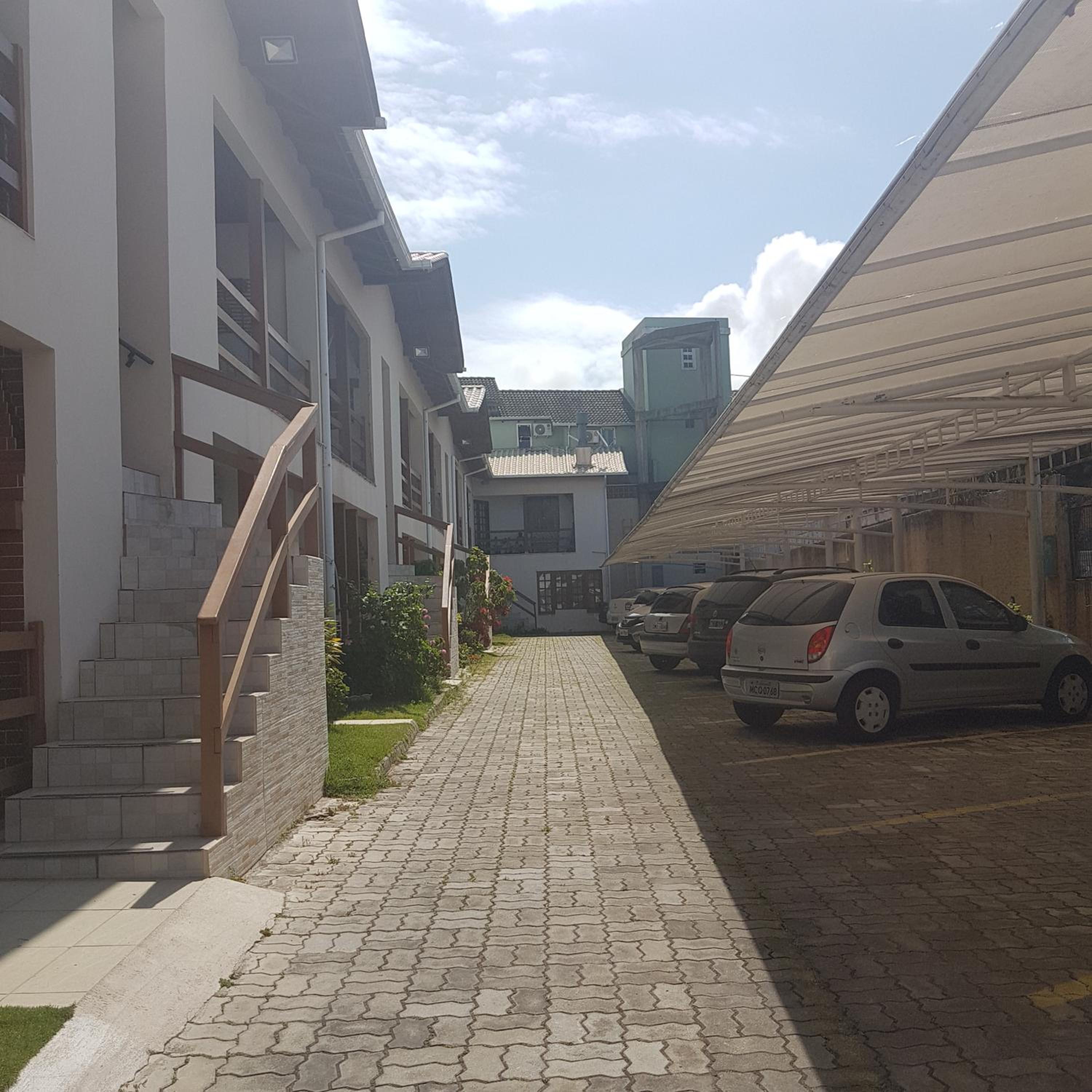 solar norte no centro dos ingleses a 50 metros da praia