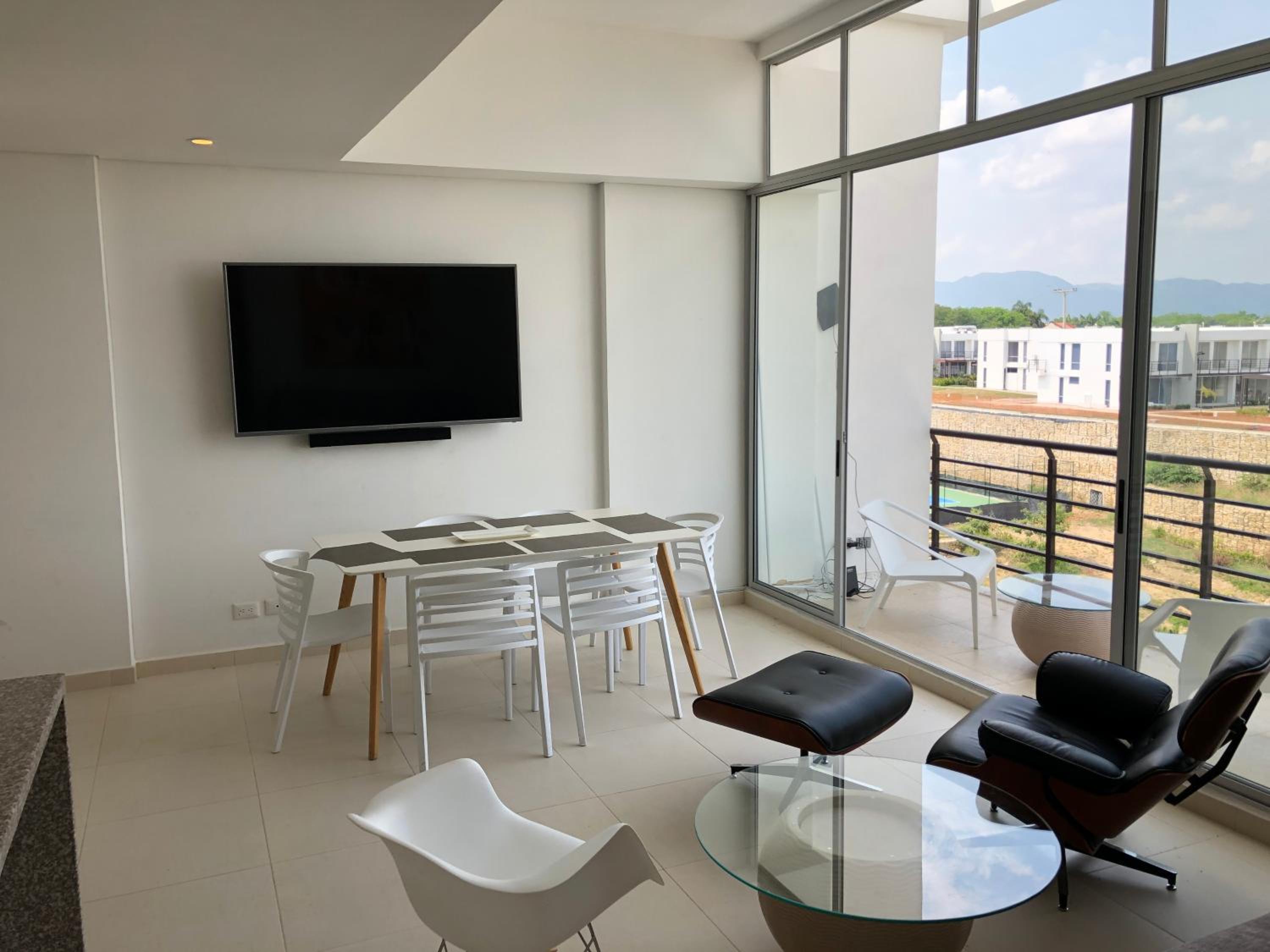 Girardot Deluxe view 4