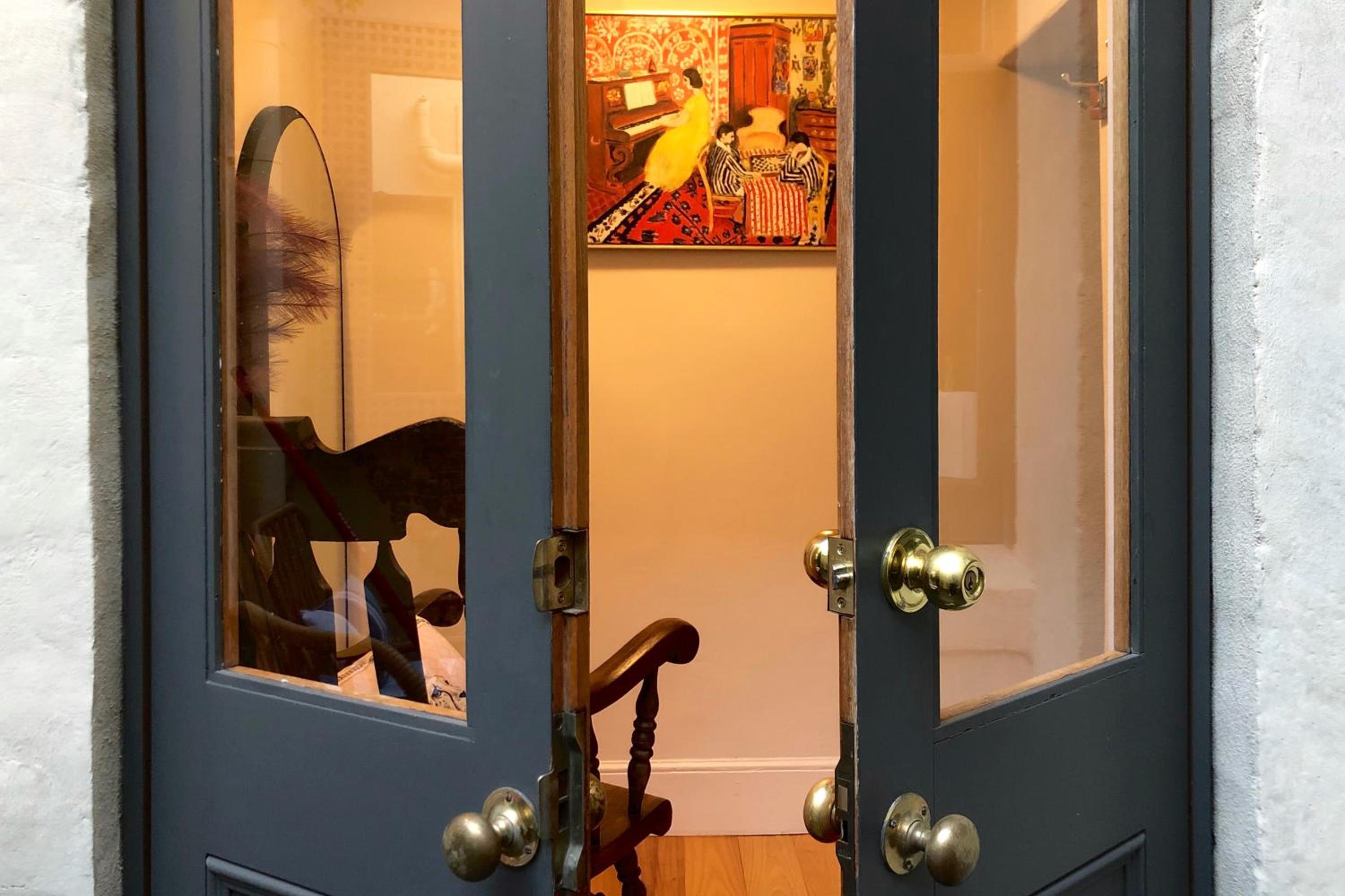 Lotus Gogh Apartment