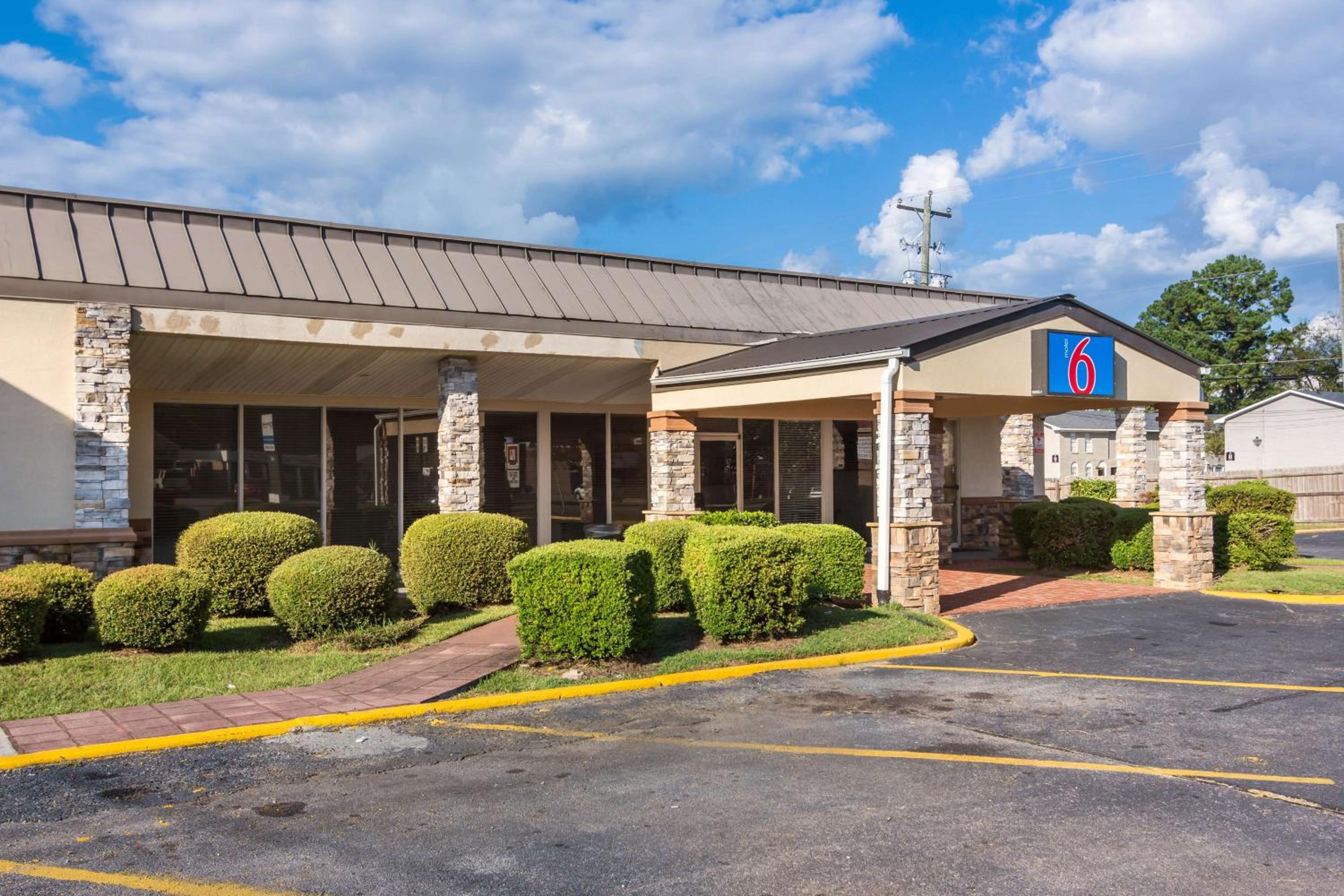 Hotel Motel 6 Warner Robins, GA