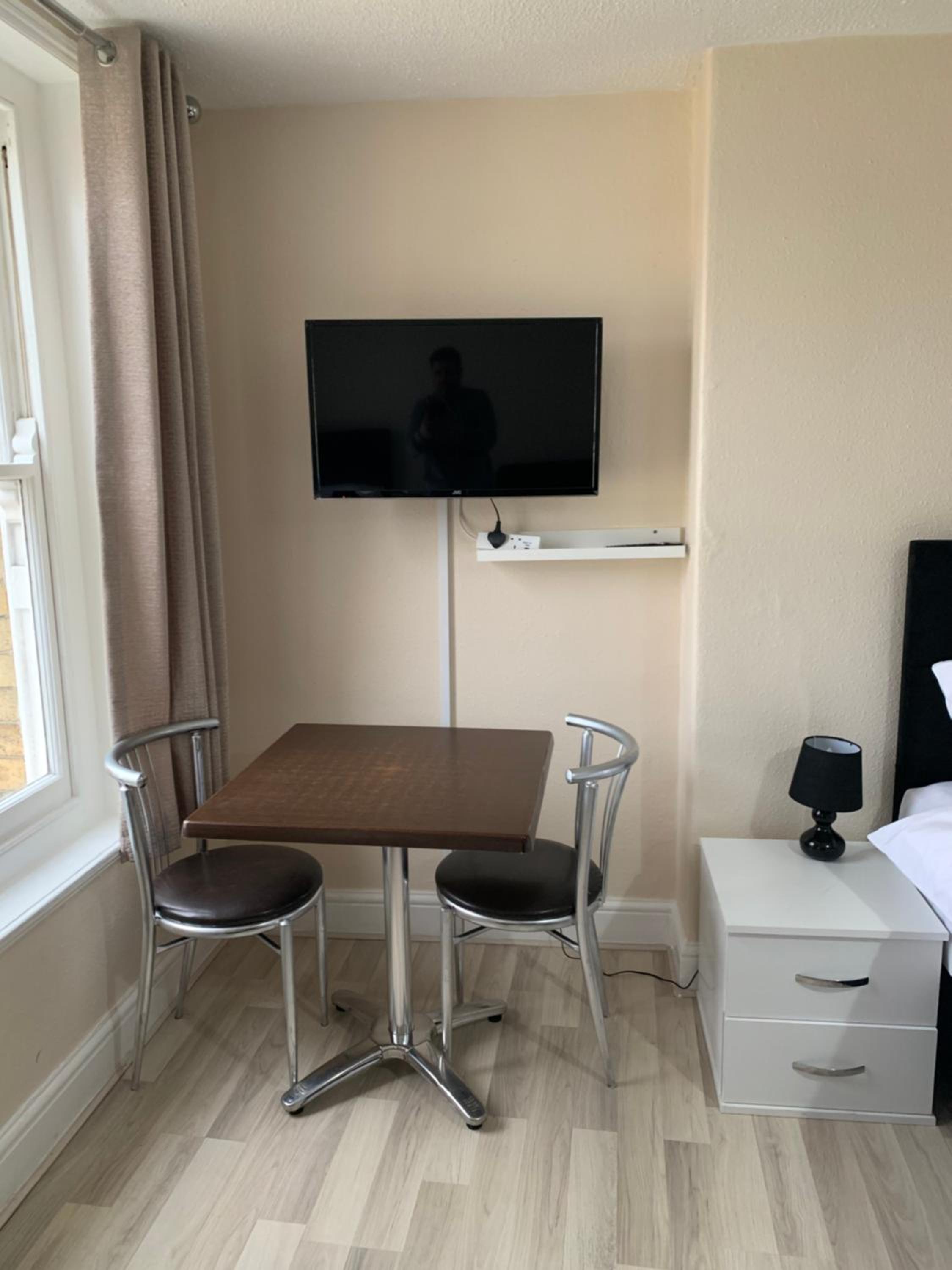 Stroud Vacations - Cotswold Valley Aparthotel - Property Image 5