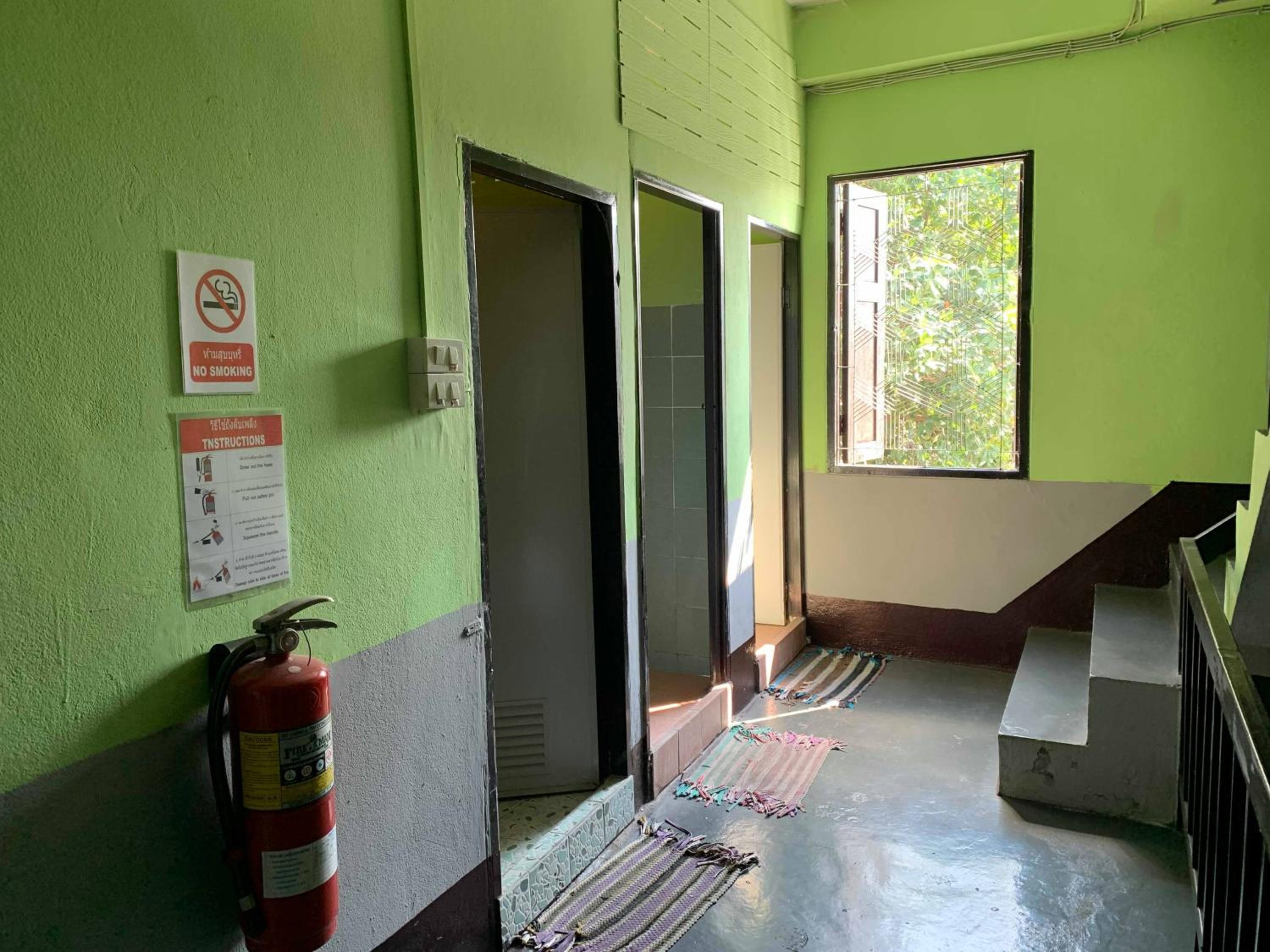 J Giant Hostel