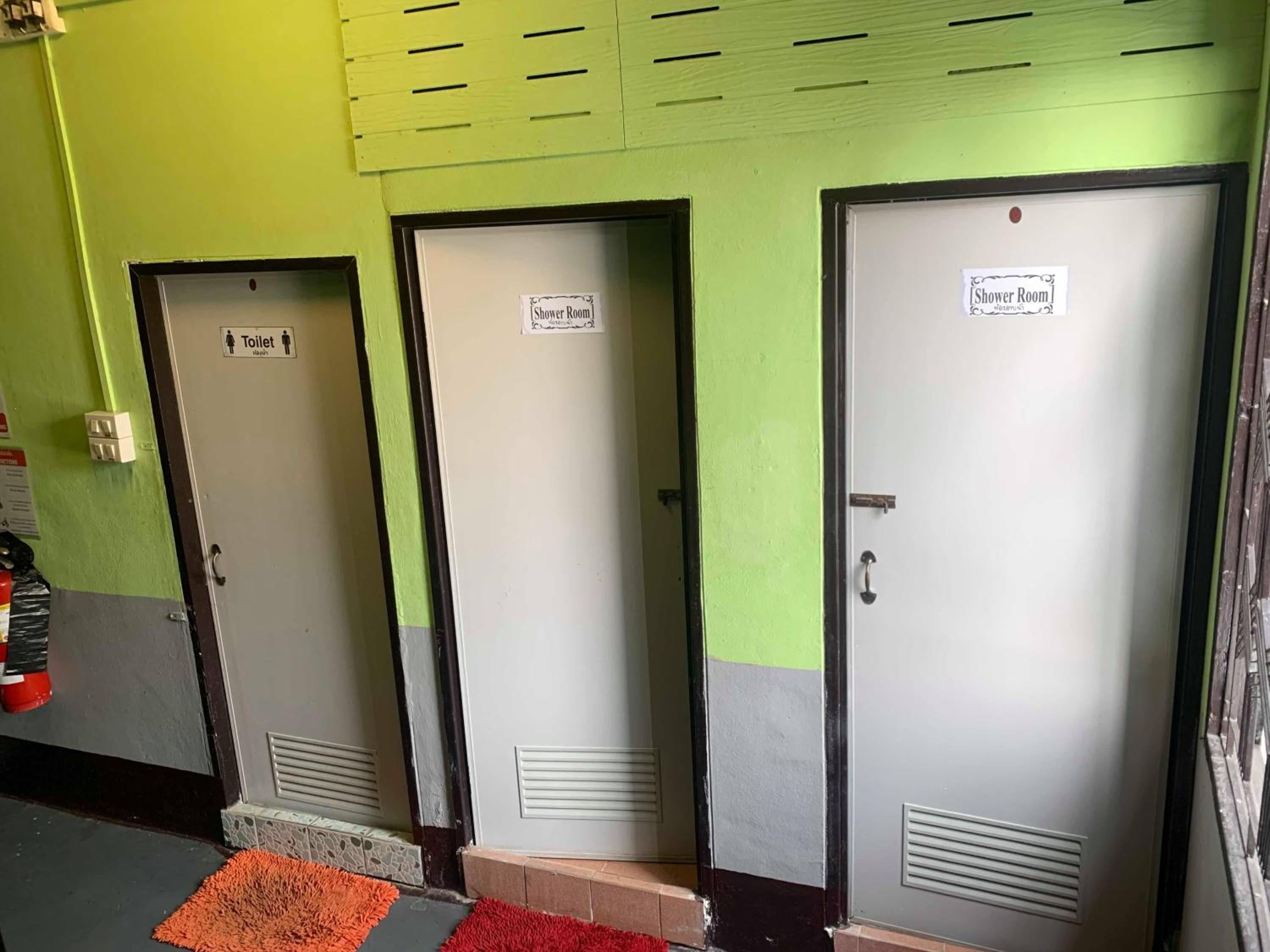 J Giant Hostel