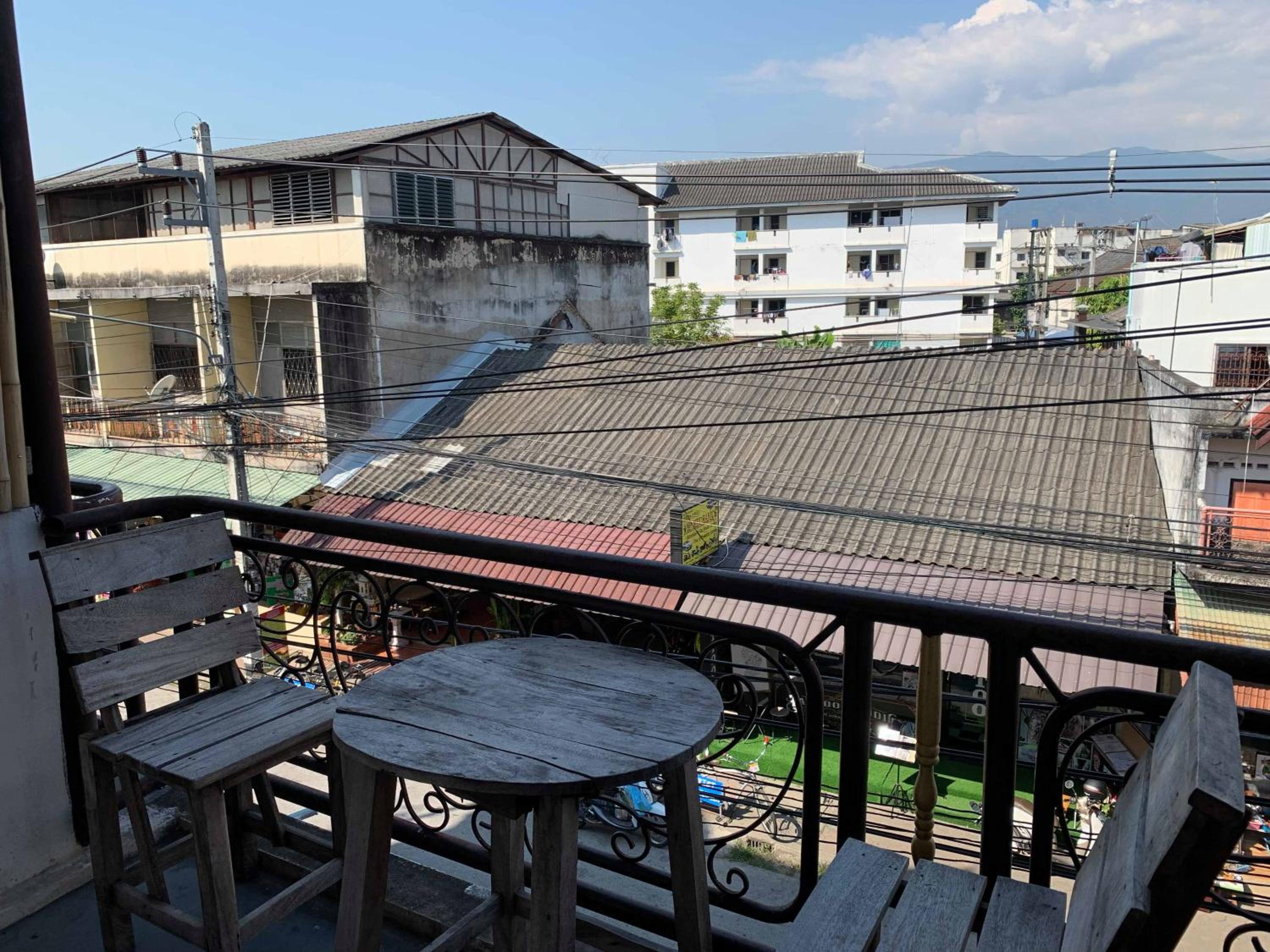 J Giant Hostel