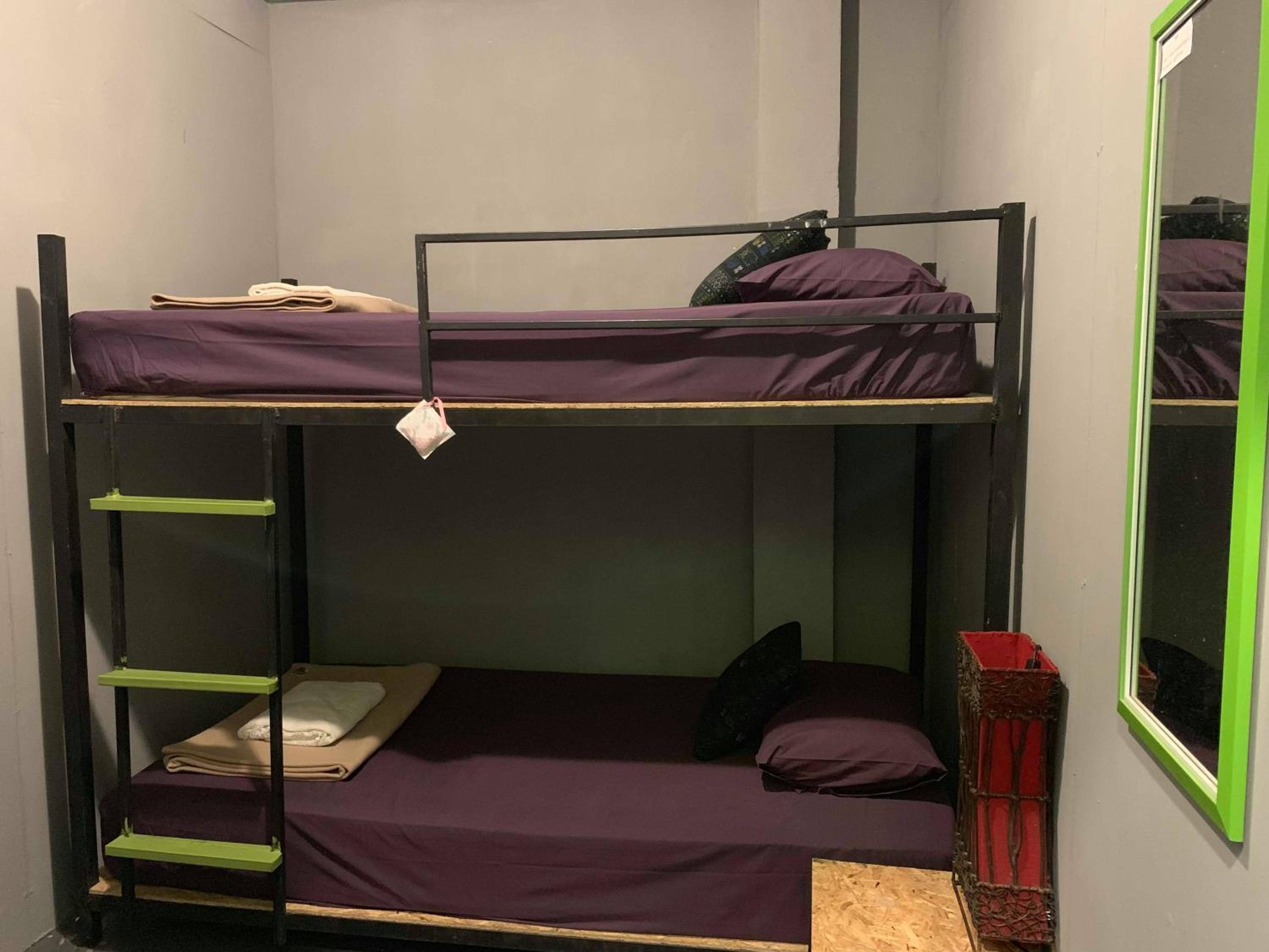 J Giant Hostel