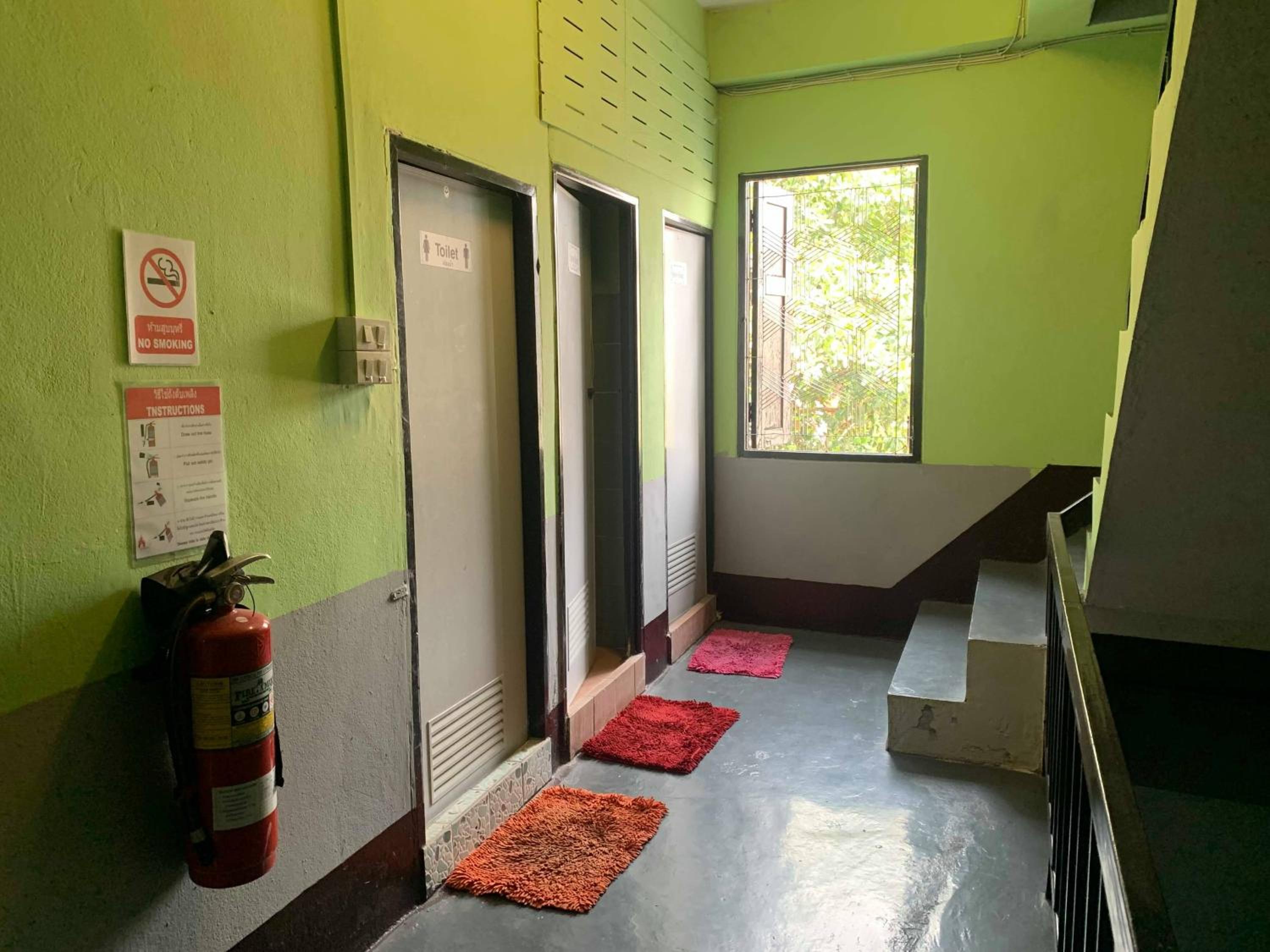 J Giant Hostel