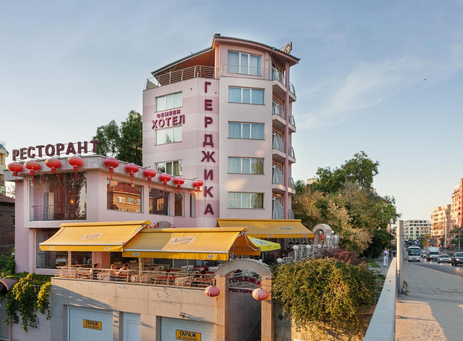Hotel Family Hotel Gerdjika - Image 1