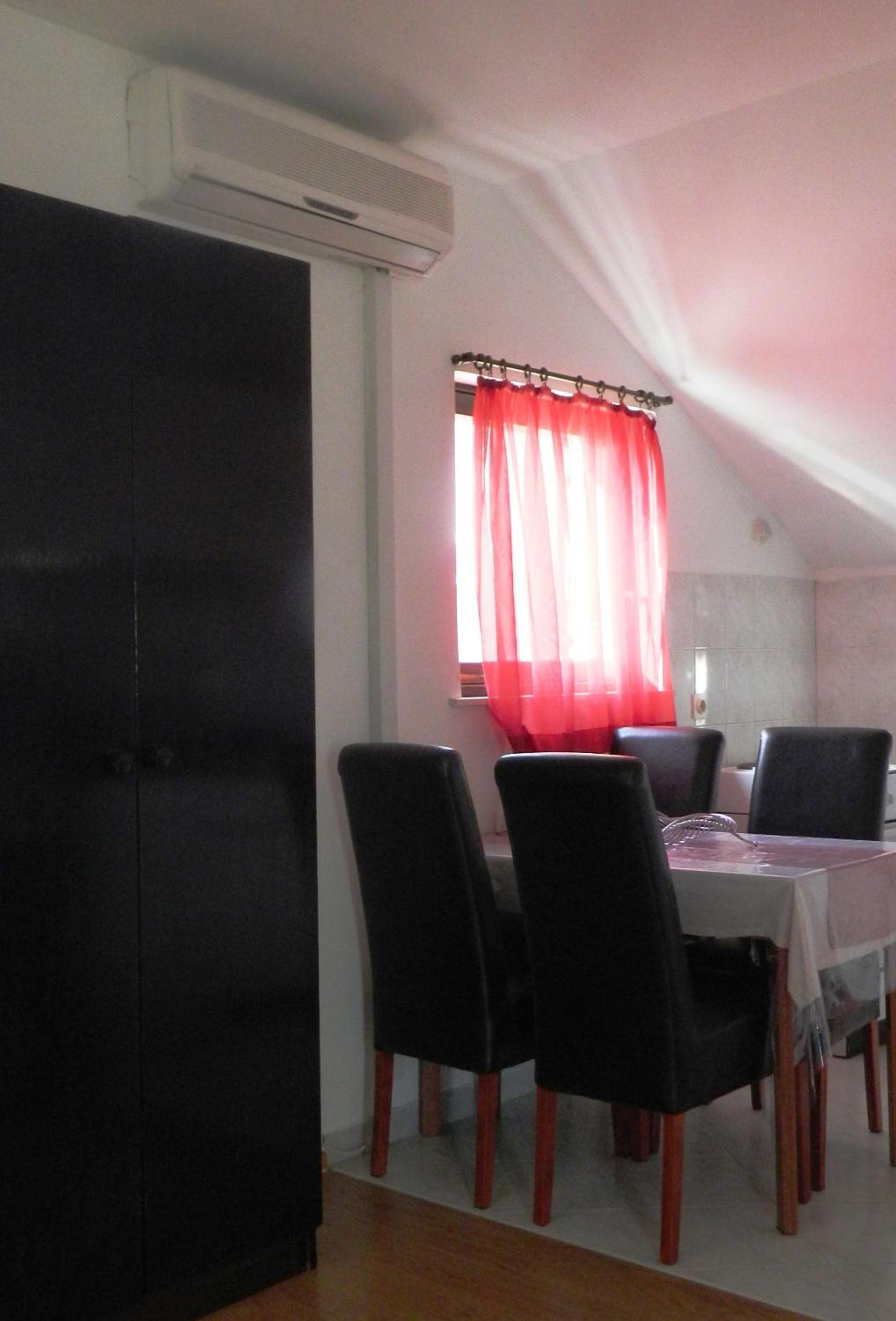 Nikolina Rooms