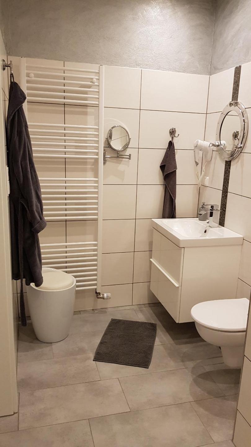 Ruhezone en Bremke — bathroom