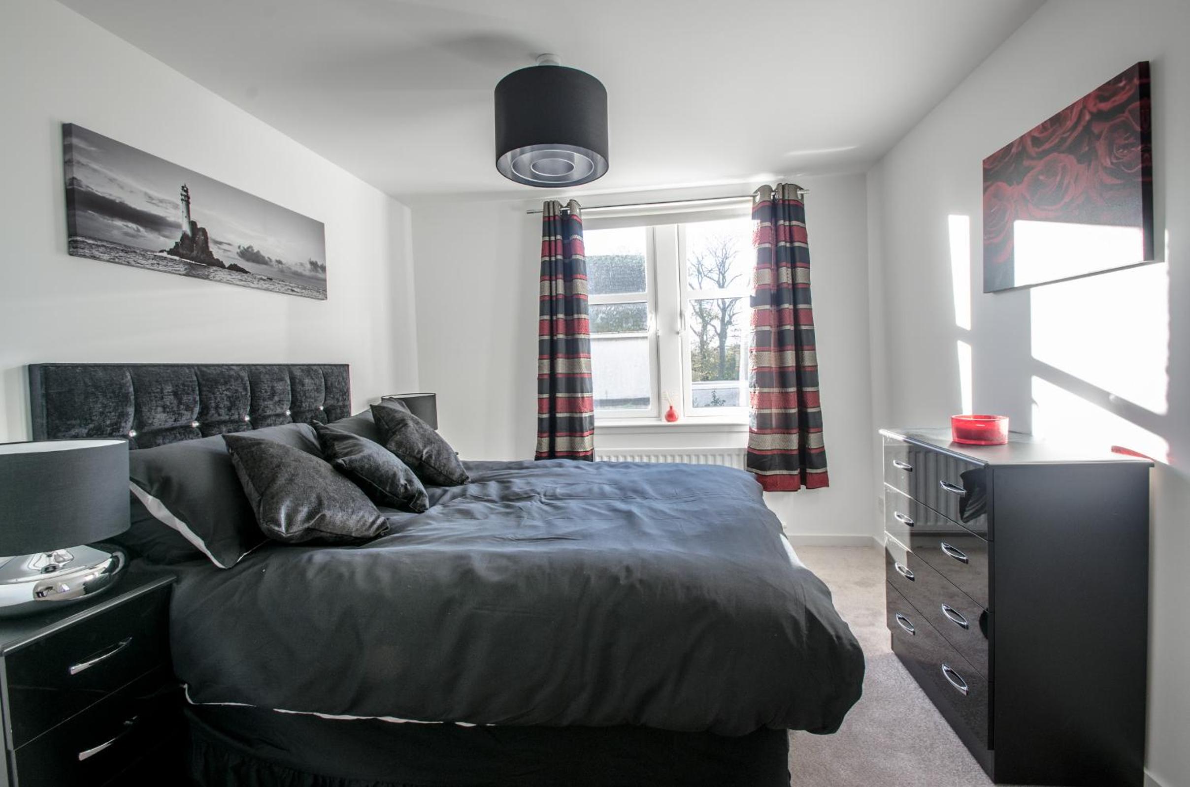 Orange Apartments Polmuir Gardens Only 7 minutes to City Centre view 5