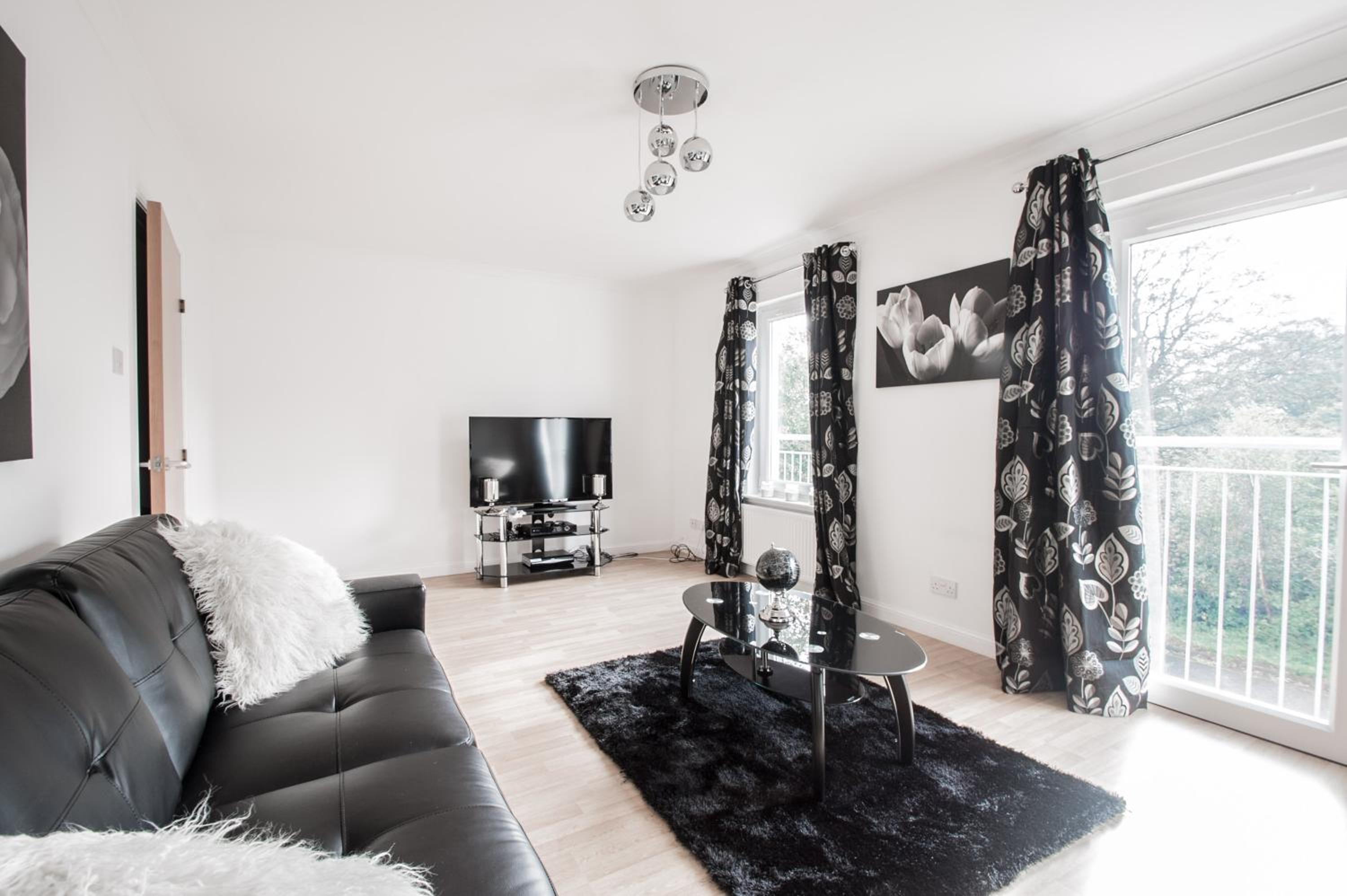 Orange Town House - Shaw Road, Only 6 Minutes to City Centre view 3