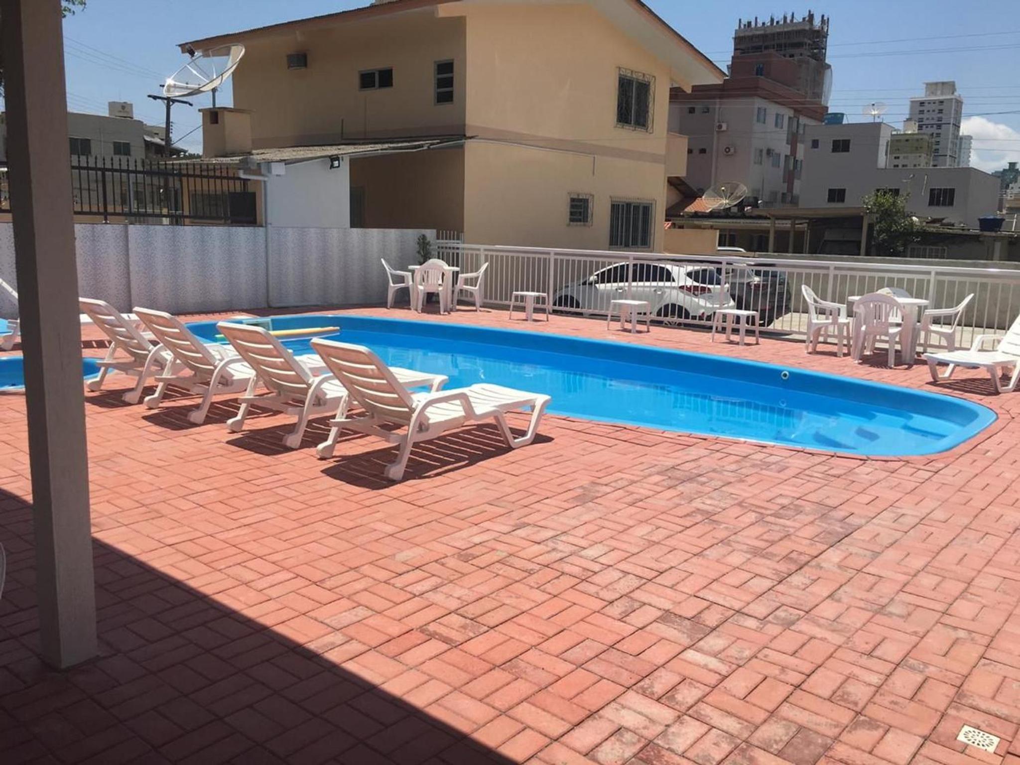 KIT 5 - Estúdio com churrasqueira piscina ar wifI vaga cozinha
