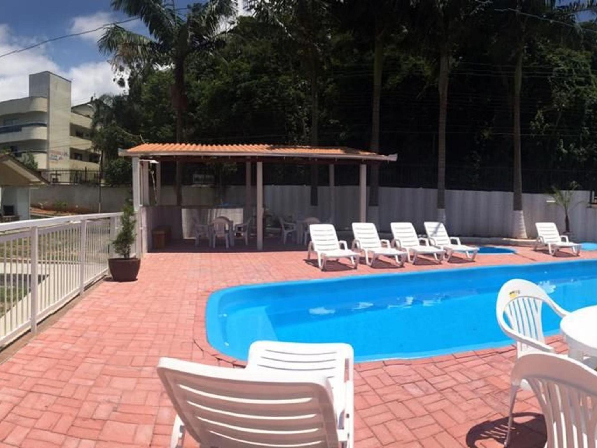 KIT 5 - Estúdio com churrasqueira piscina ar wifI vaga cozinha
