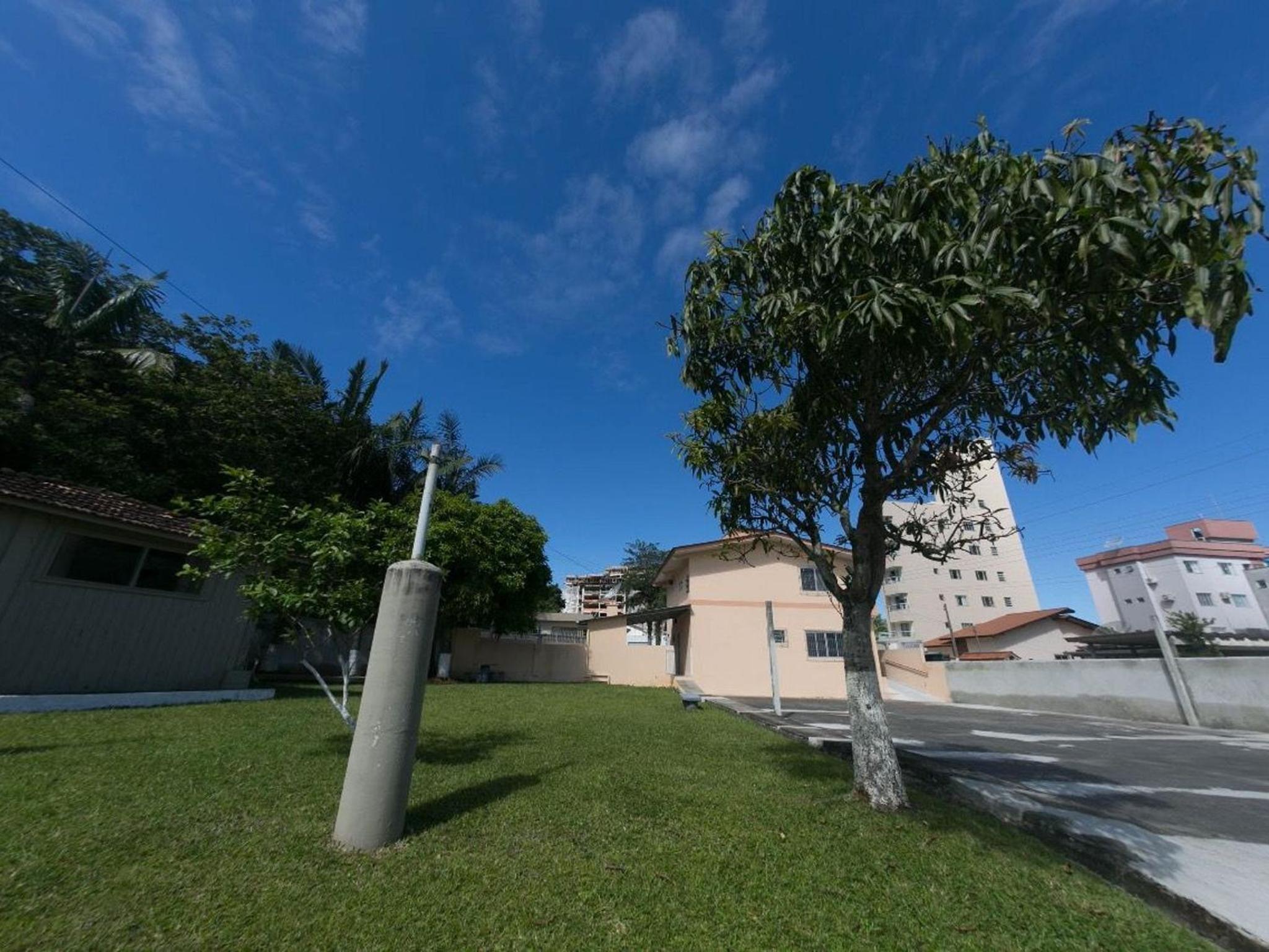 KIT 5 - Estúdio com churrasqueira piscina ar wifI vaga cozinha