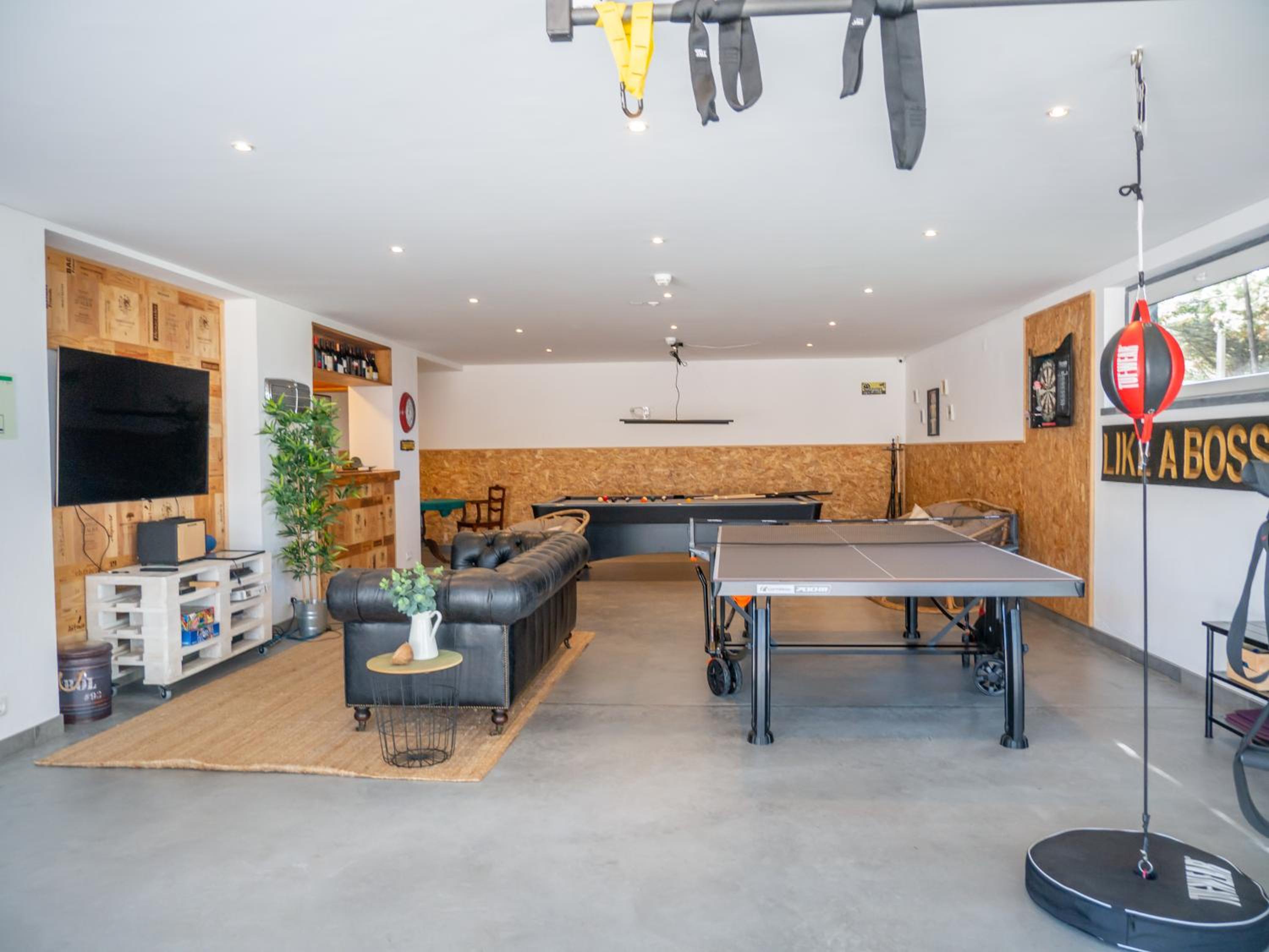 Azen Cool House