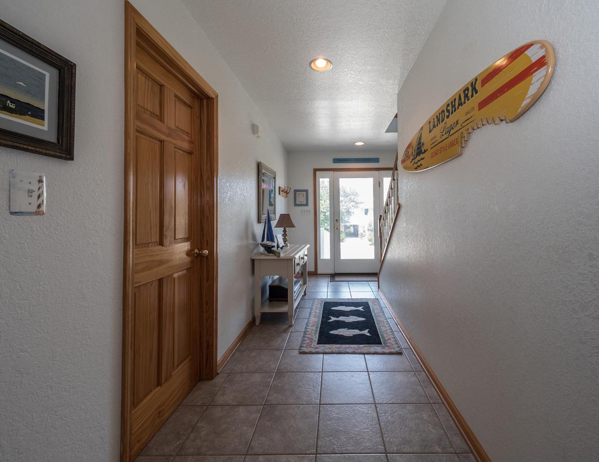 Raspberry Duck - Duck Landing, 525 Yds to Beach, Pool, Tiki Bar, Hot Tub, Close to Downtown