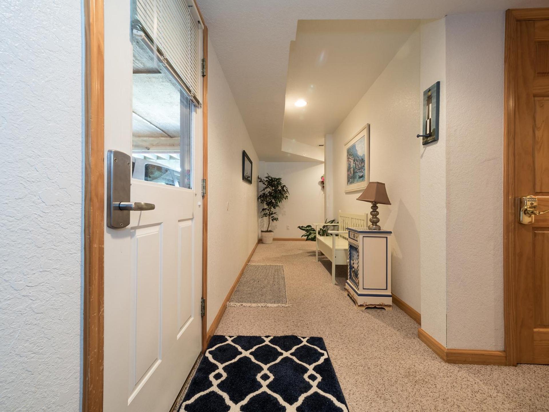 Raspberry Duck - Duck Landing, 525 Yds to Beach, Pool, Tiki Bar, Hot Tub, Close to Downtown