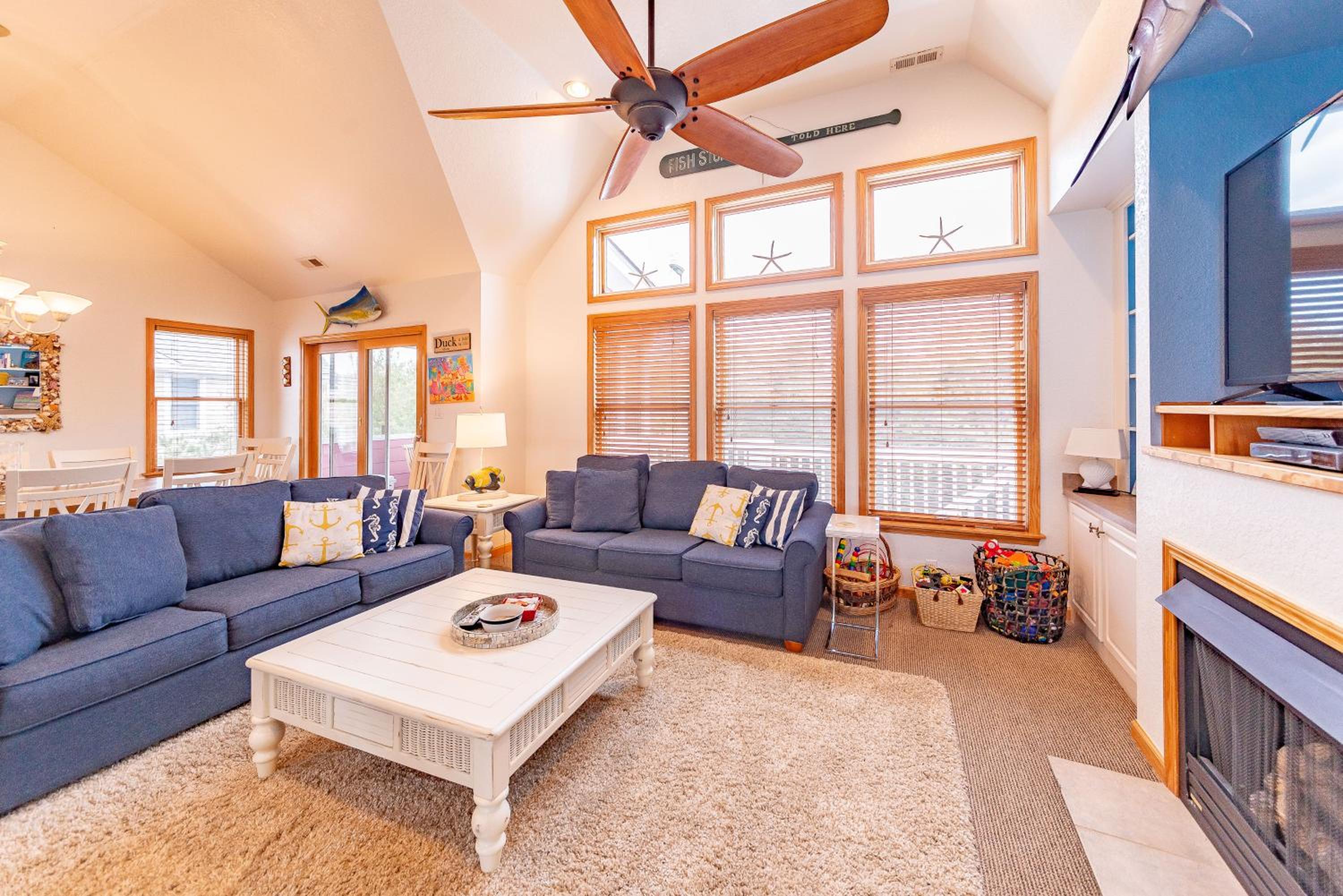 Raspberry Duck - Duck Landing, 525 Yds to Beach, Pool, Tiki Bar, Hot Tub, Close to Downtown