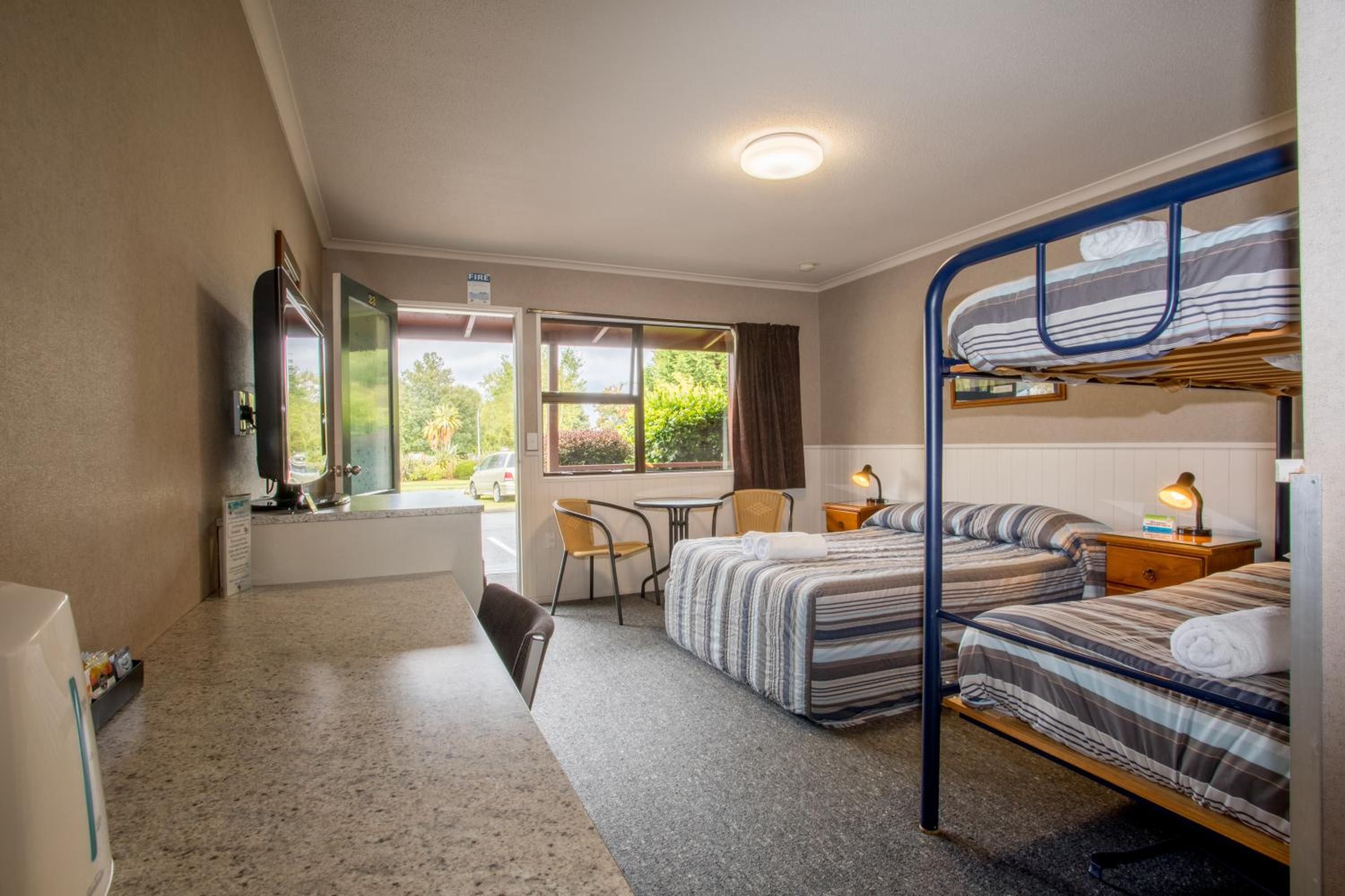 Te Anau Top 10 Holiday Park and Motels