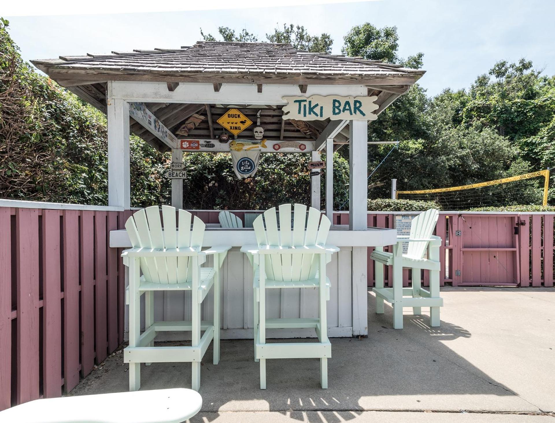 Raspberry Duck - Duck Landing, 525 Yds to Beach, Pool, Tiki Bar, Hot Tub, Close to Downtown