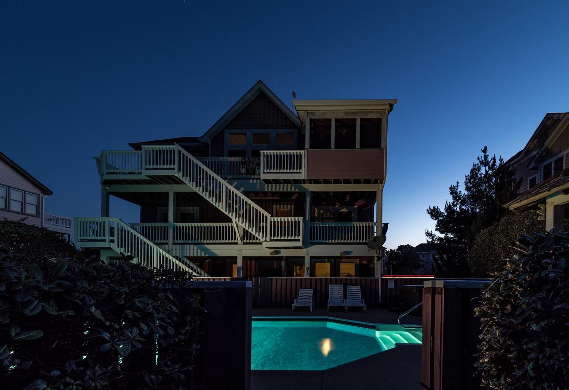 Raspberry Duck - Duck Landing, 525 Yds to Beach, Pool, Tiki Bar, Hot Tub, Close to Downtown
